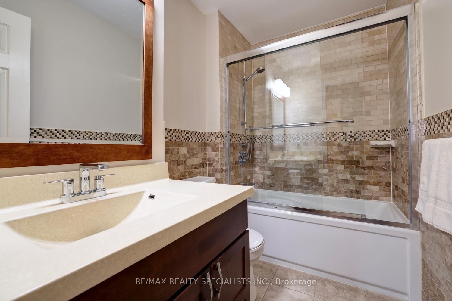 1027 Serdica Court Property Photo 19