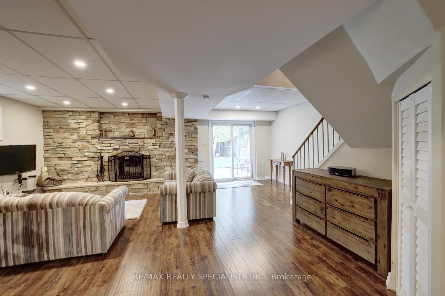 1027 Serdica Court Property Photo 23