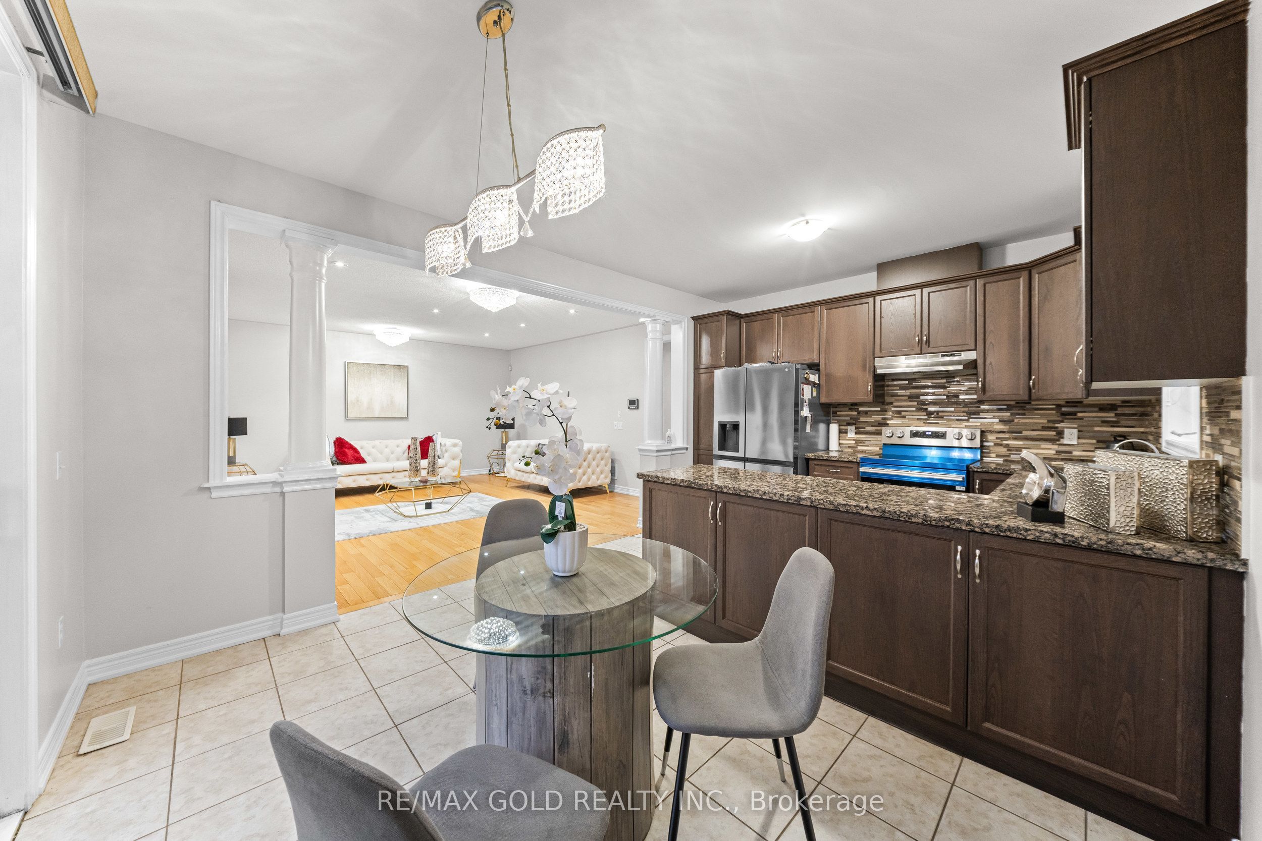 23 Wellpark Way Property Photo 8