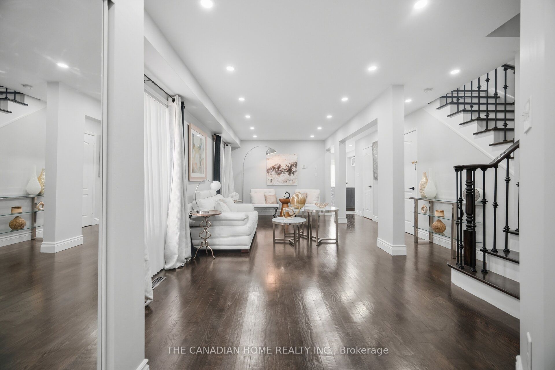 8 Vauxhall Crescent Property Photo 8