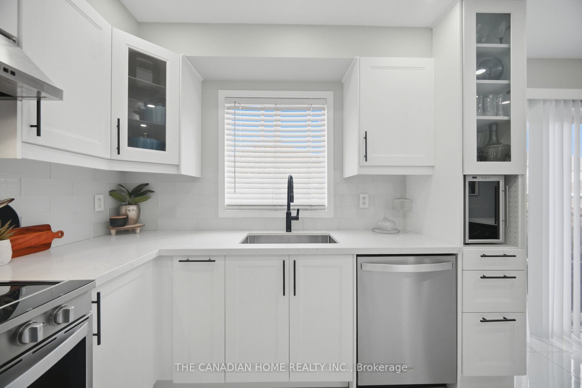 8 Vauxhall Crescent Property Photo 15