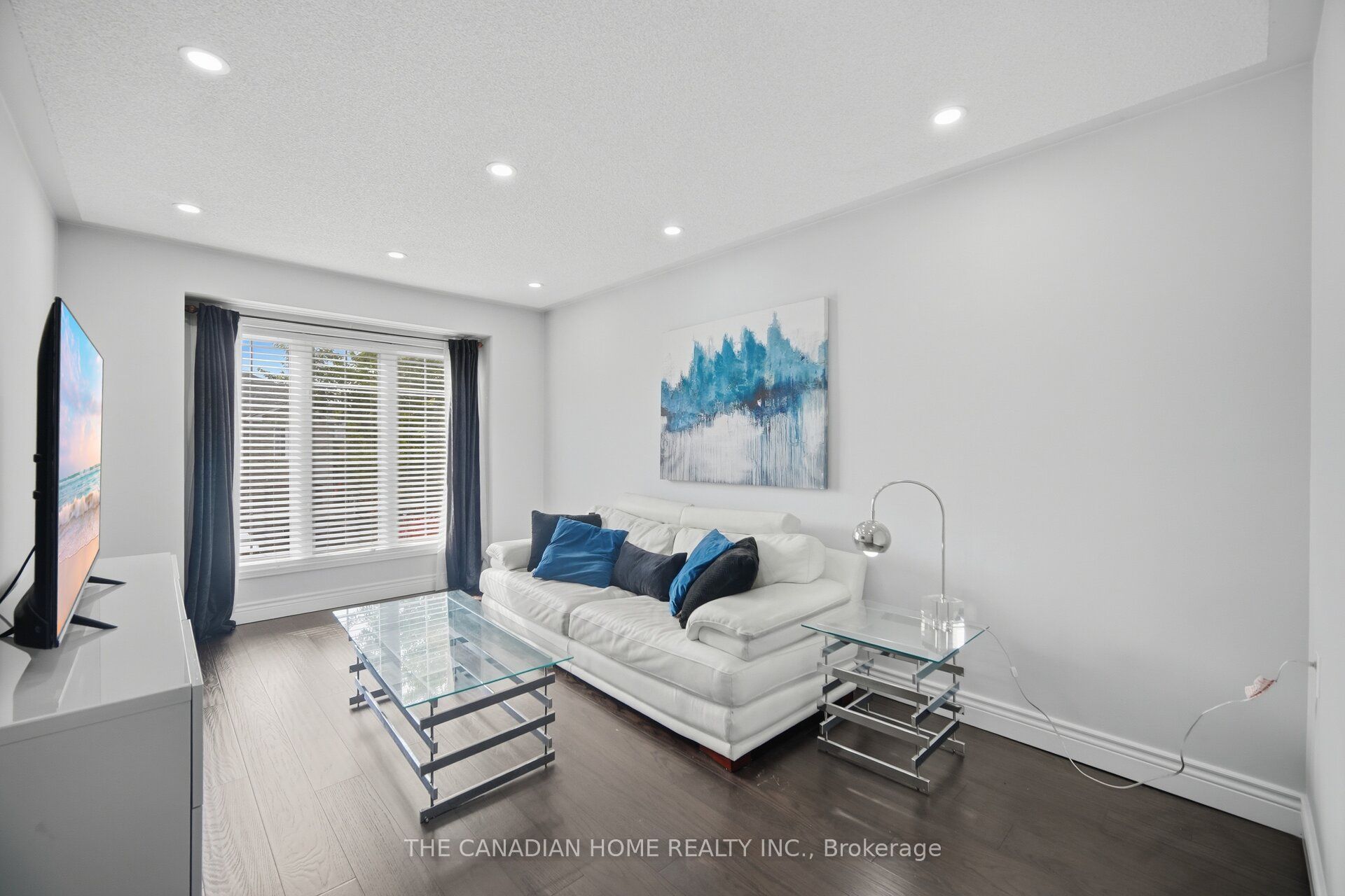 8 Vauxhall Crescent Property Photo 20