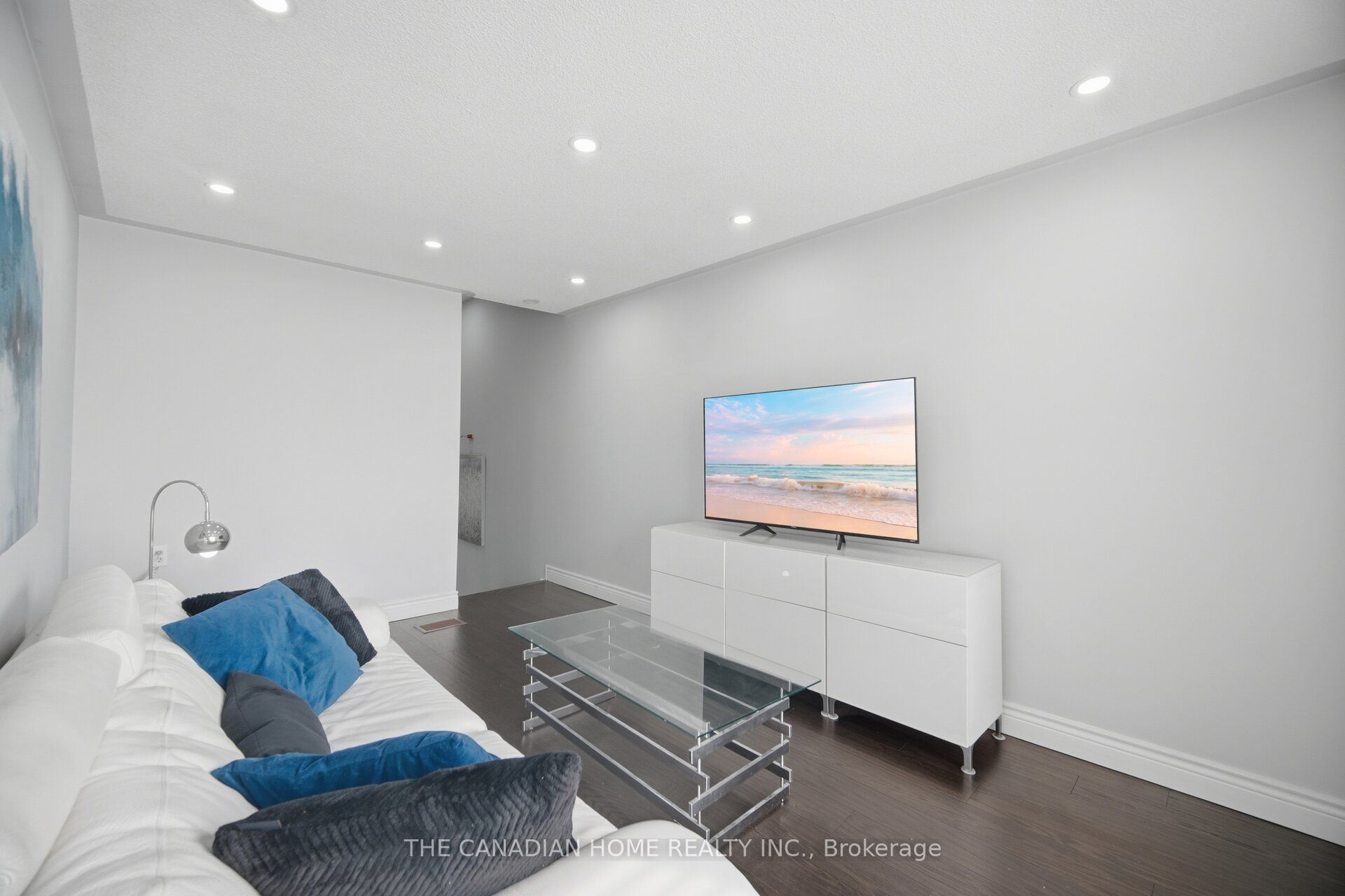 8 Vauxhall Crescent Property Photo 22