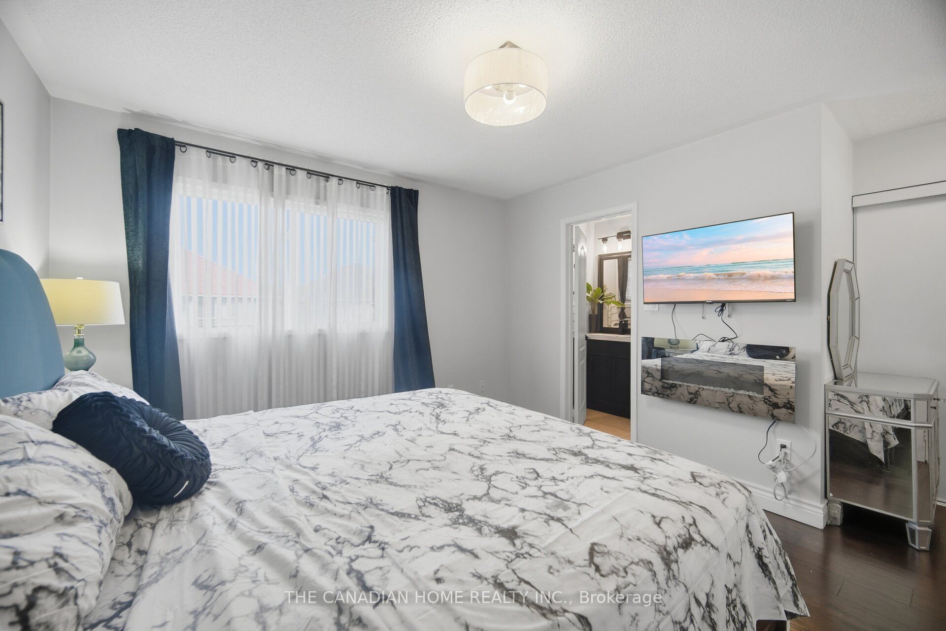 8 Vauxhall Crescent Property Photo 25