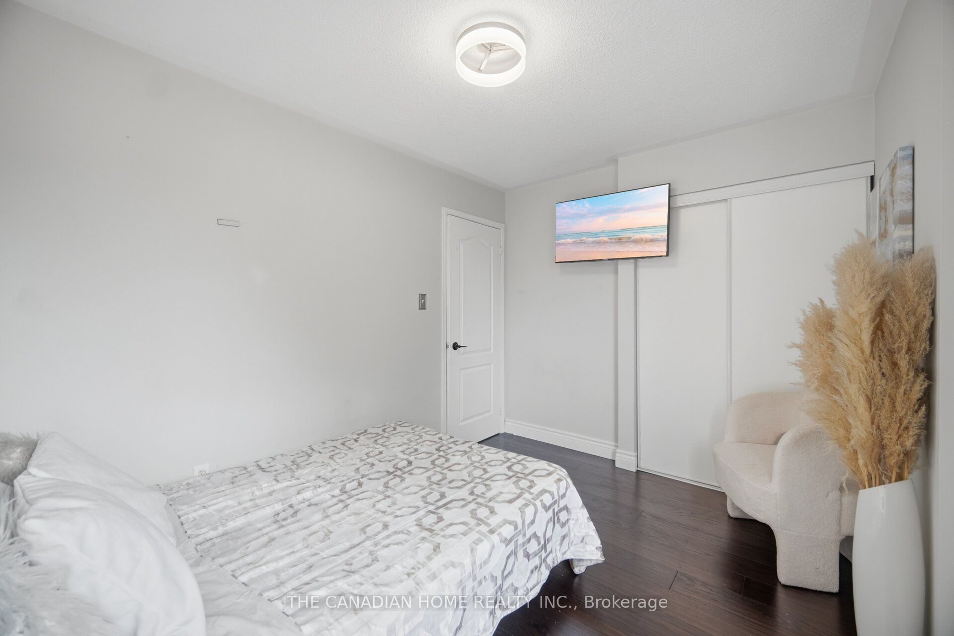 8 Vauxhall Crescent Property Photo 29