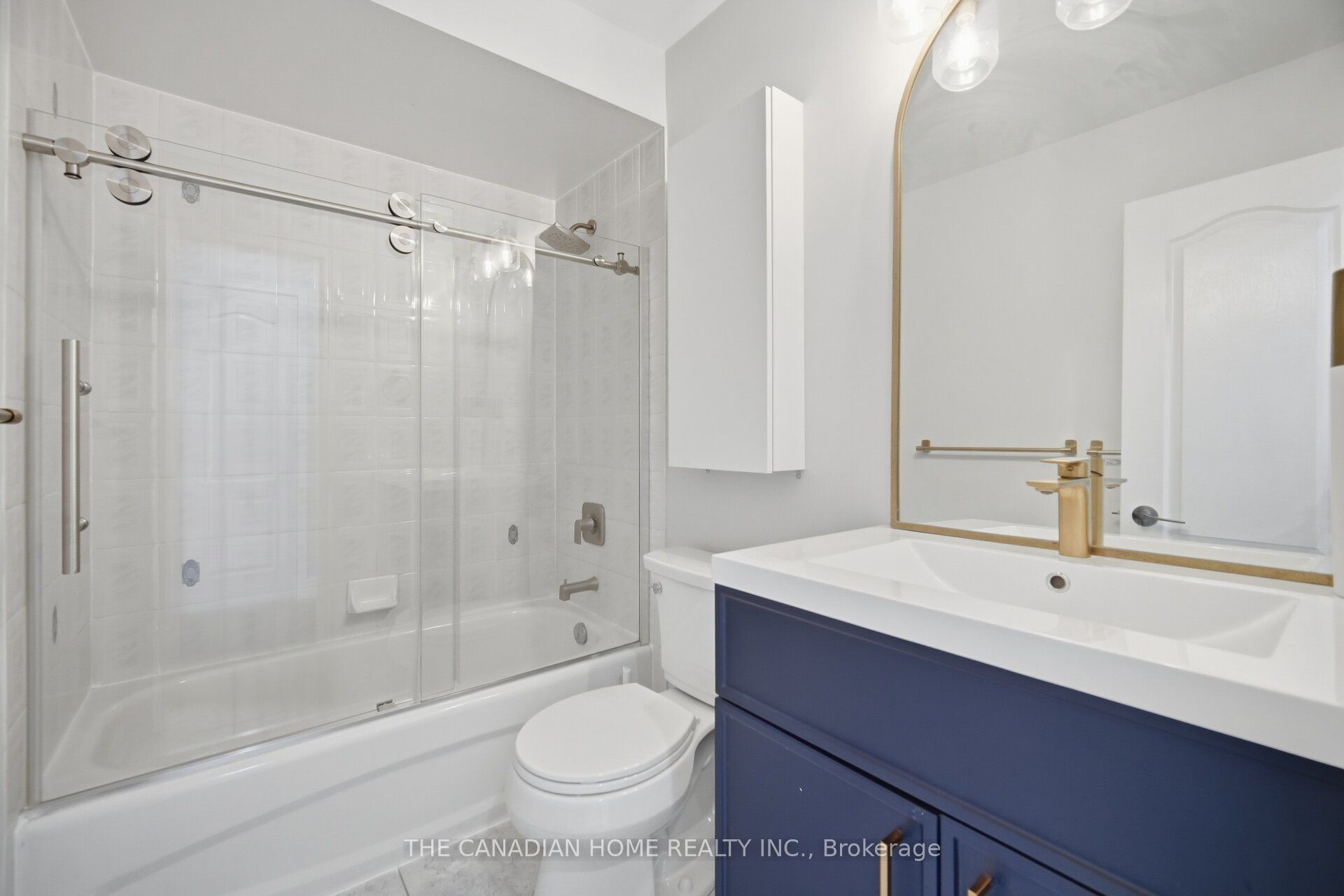 8 Vauxhall Crescent Property Photo 32