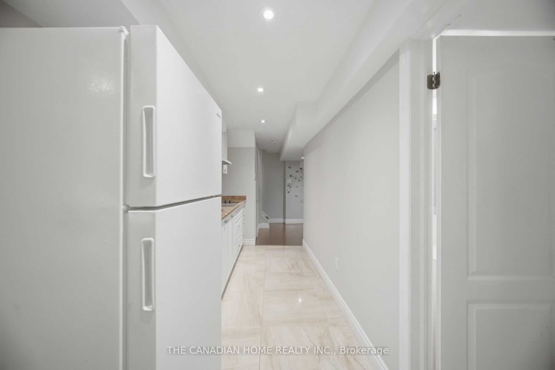 8 Vauxhall Crescent Property Photo 36