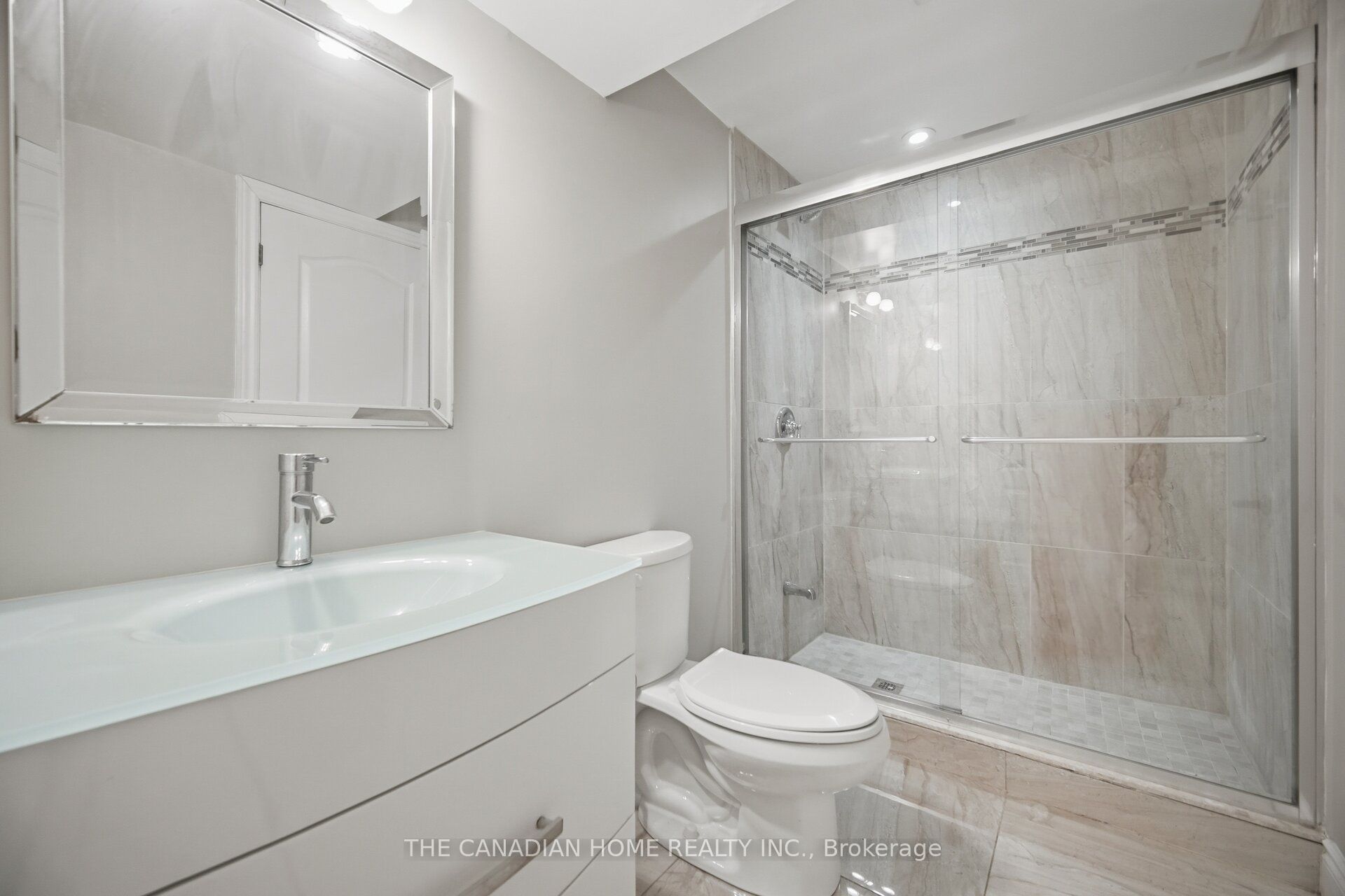 8 Vauxhall Crescent Property Photo 41