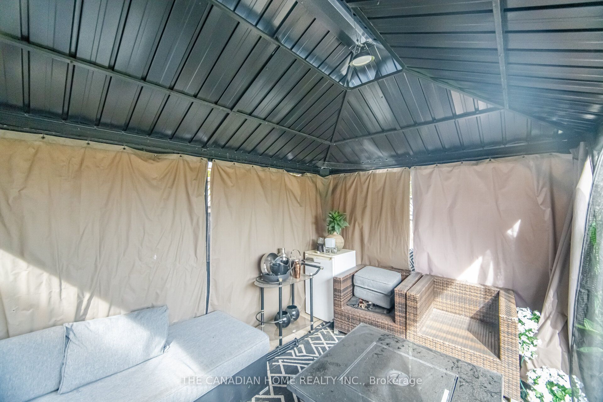 8 Vauxhall Crescent Property Photo 49