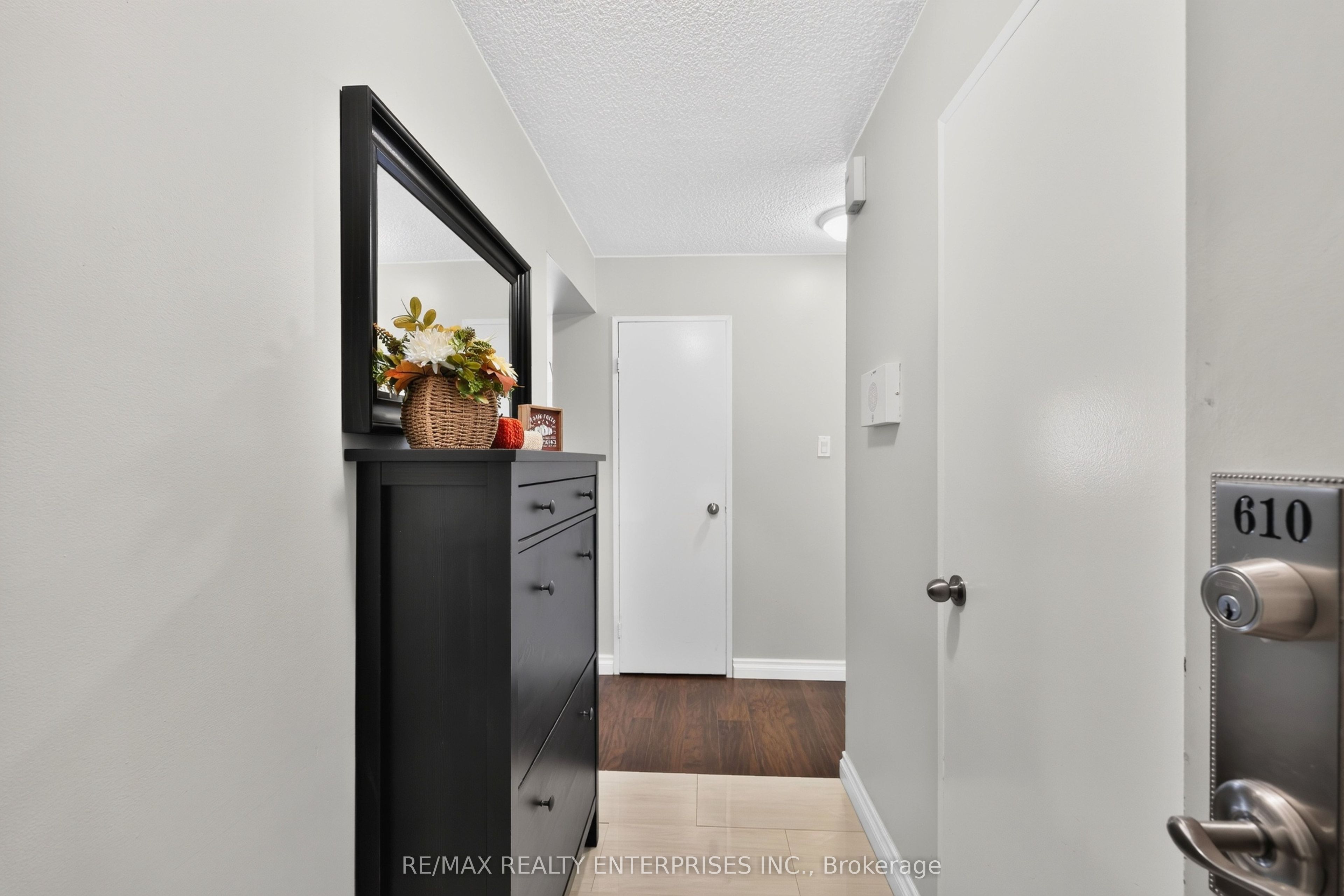 50 Elm Drive E 610 Property Photo 6