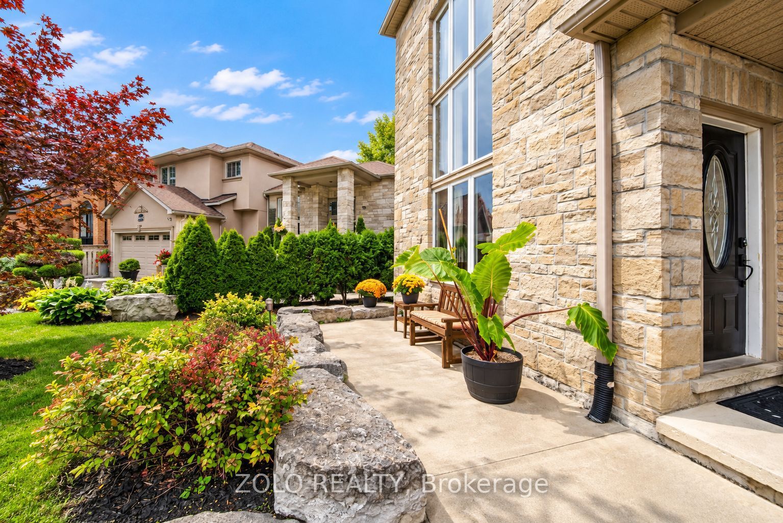 6911b Hickling Crescent Property Photo 4