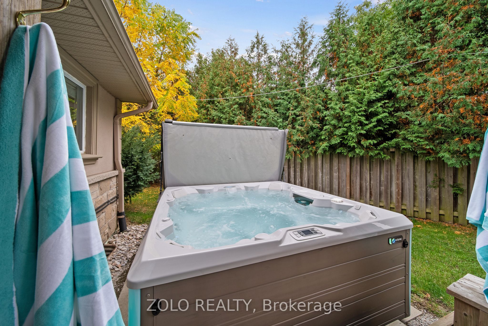 6911b Hickling Crescent Property Photo 10