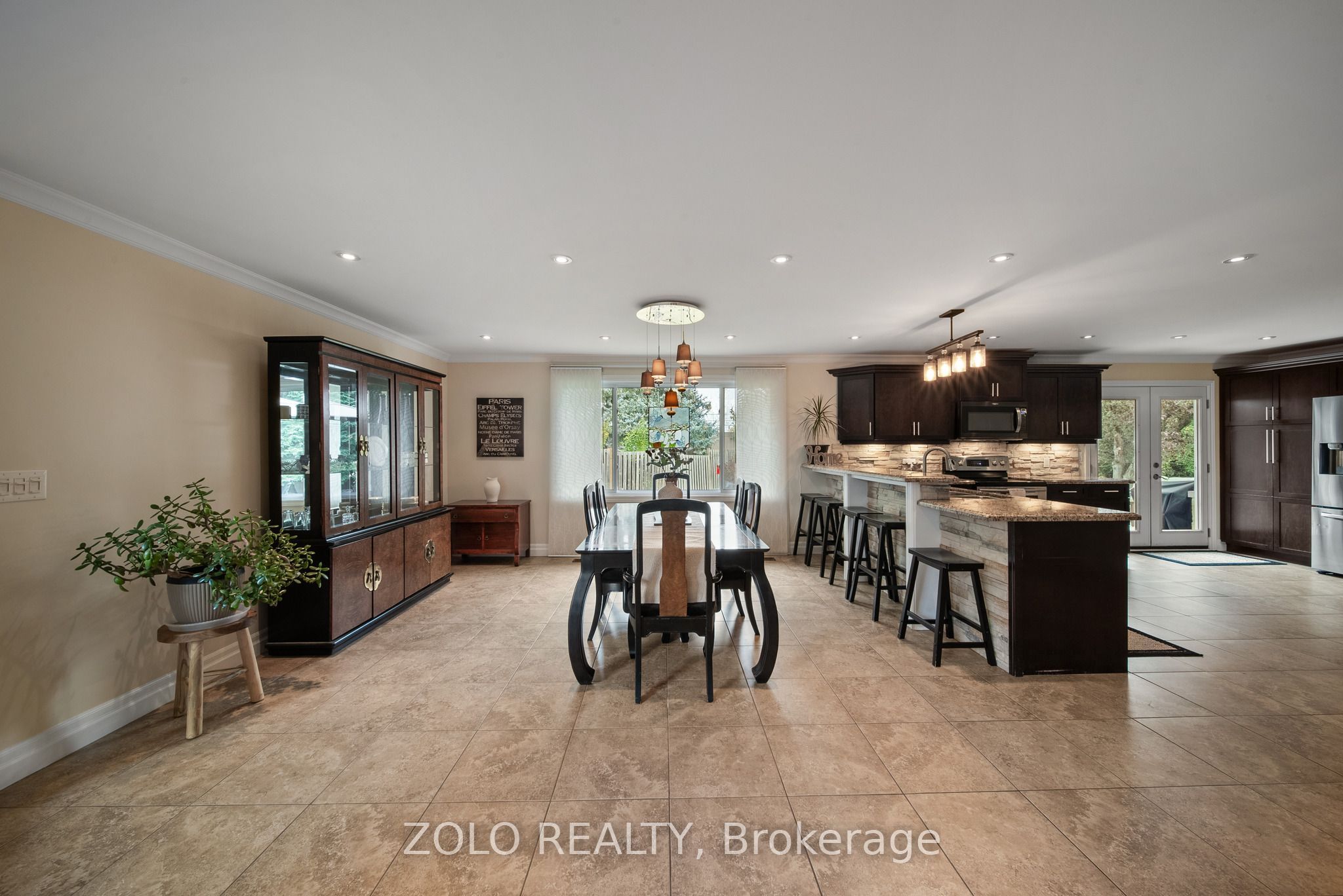 6911b Hickling Crescent Property Photo 11