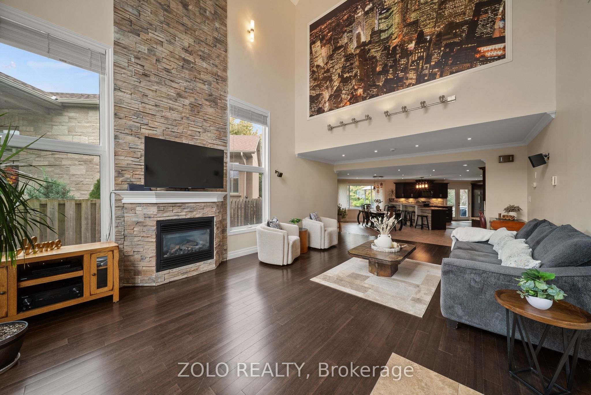 6911b Hickling Crescent Property Photo 12