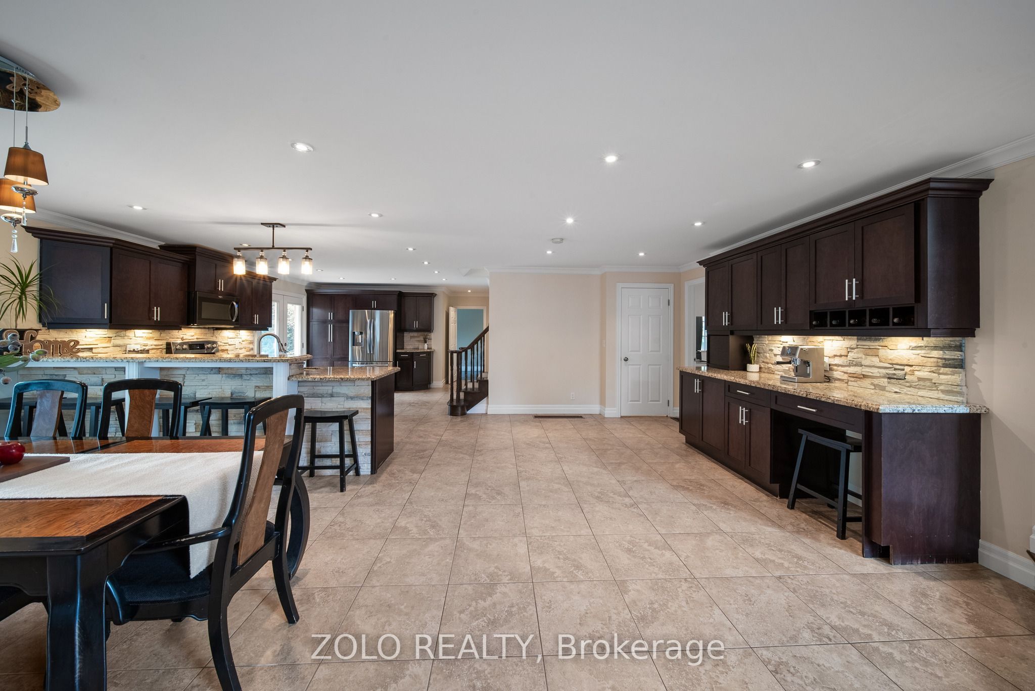 6911b Hickling Crescent Property Photo 15