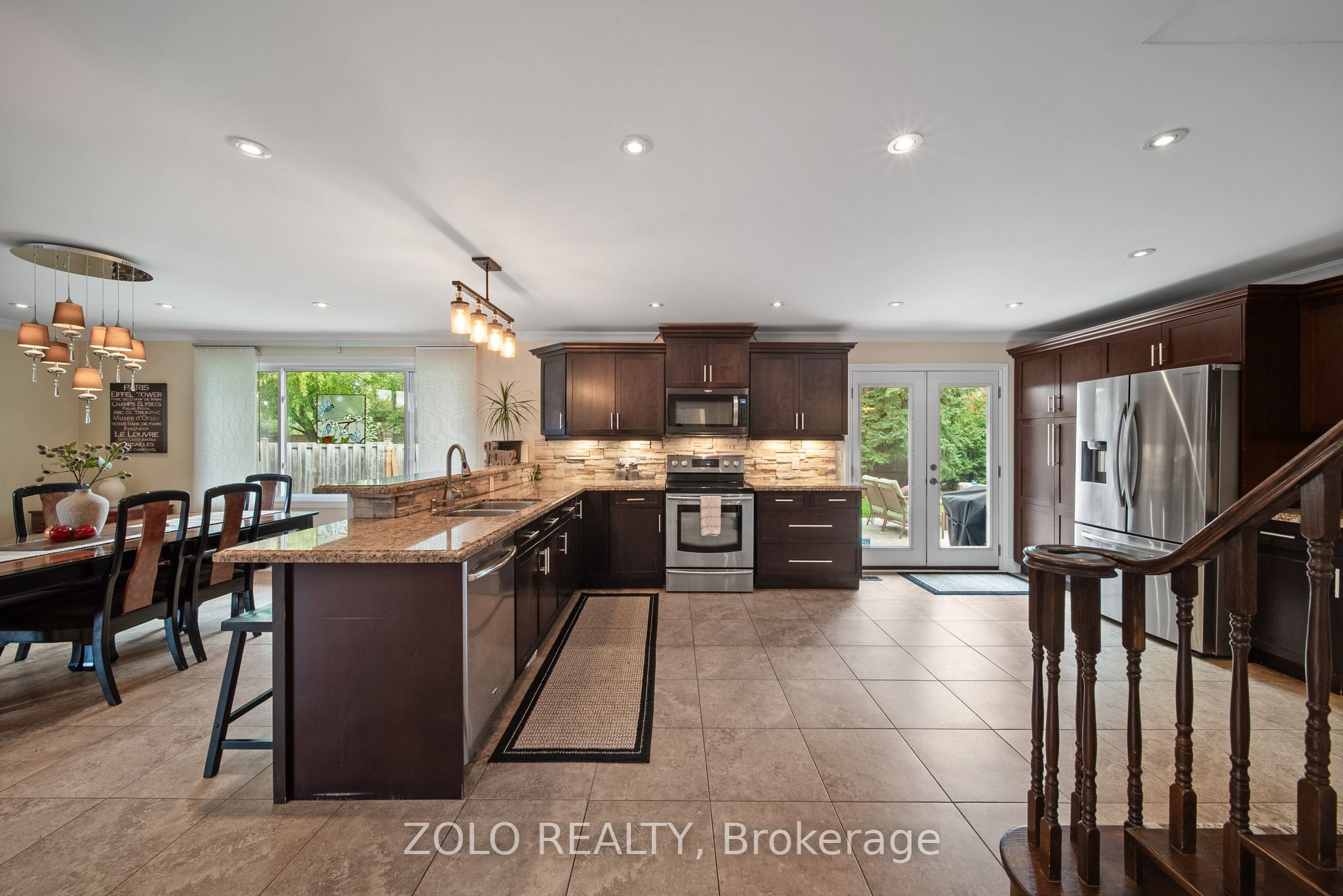 6911b Hickling Crescent Property Photo 18