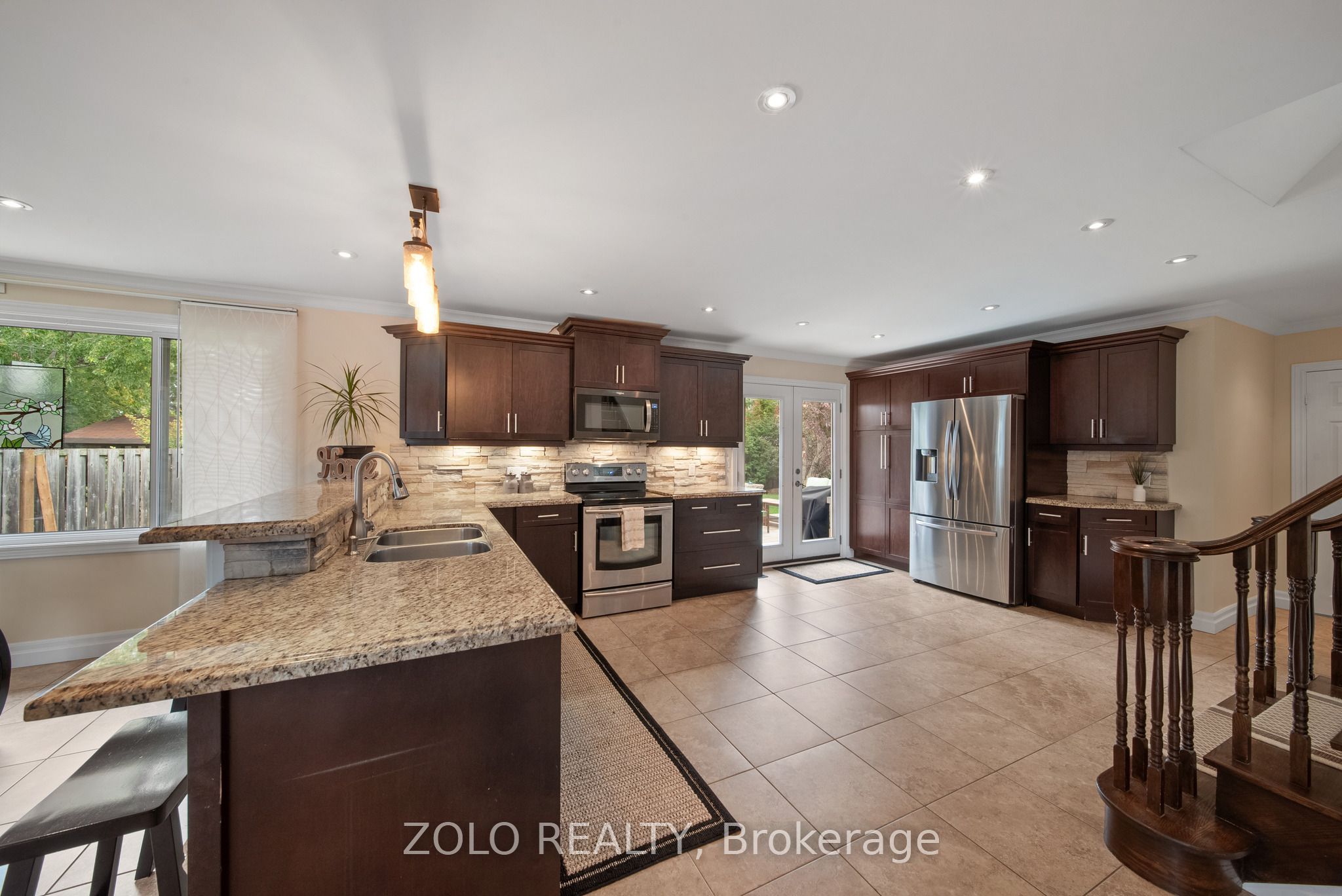 6911b Hickling Crescent Property Photo 19
