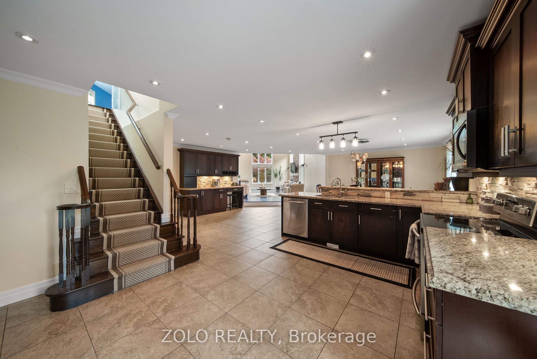 6911b Hickling Crescent Property Photo 20