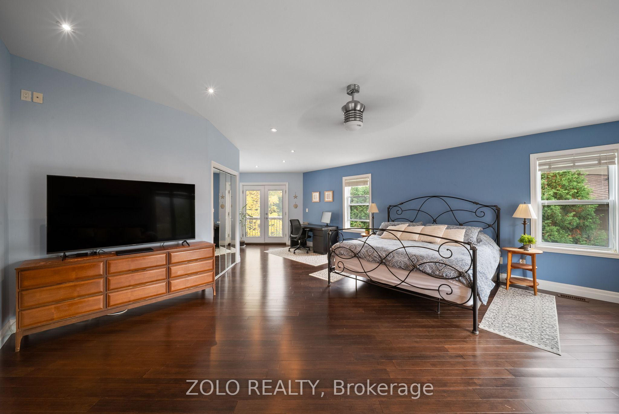 6911b Hickling Crescent Property Photo 24