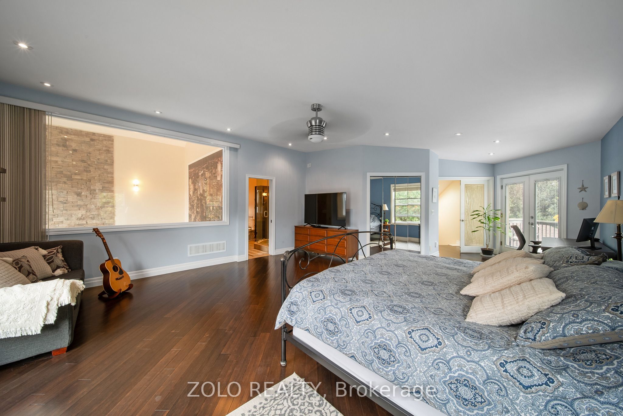 6911b Hickling Crescent Property Photo 25