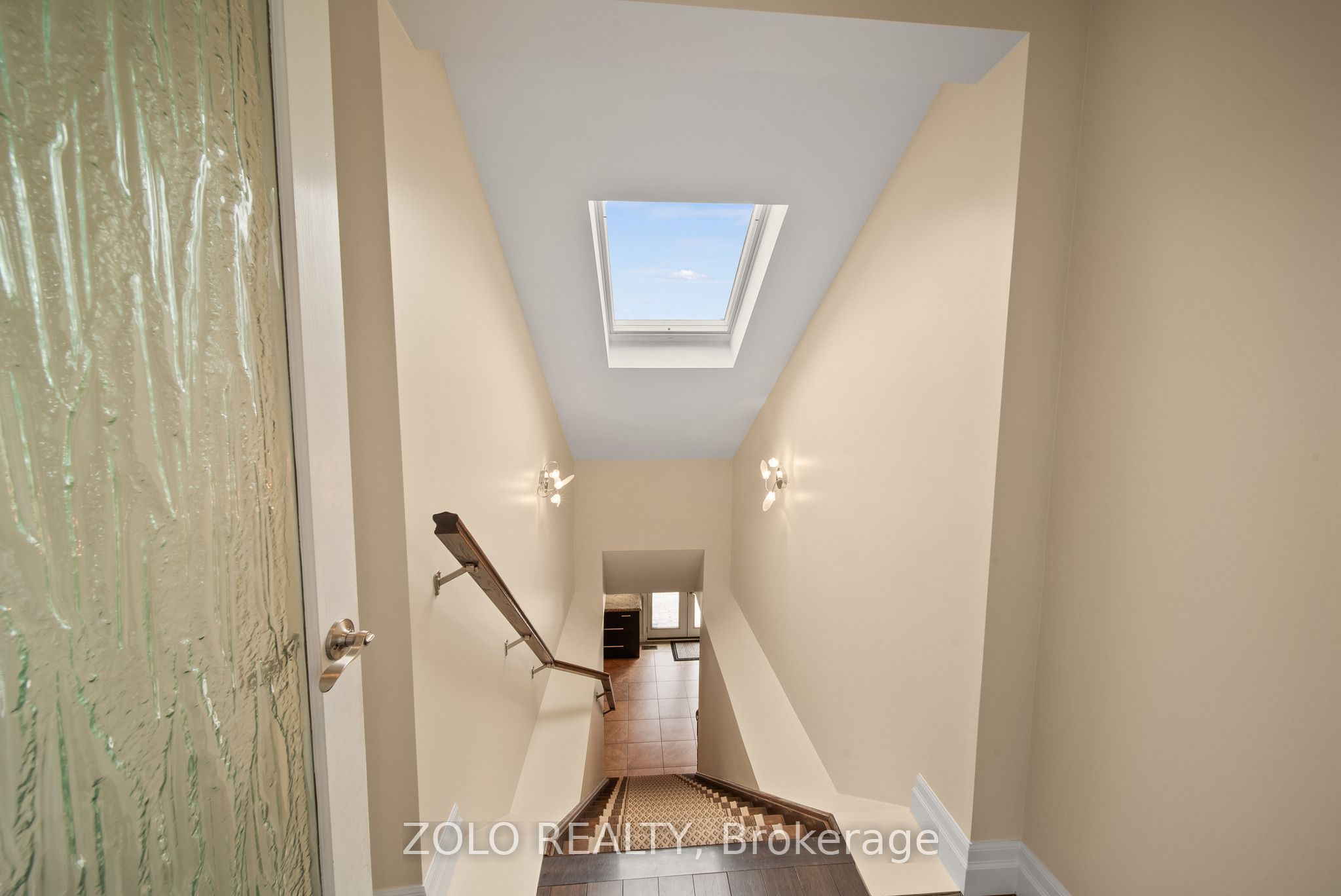 6911b Hickling Crescent Property Photo 28