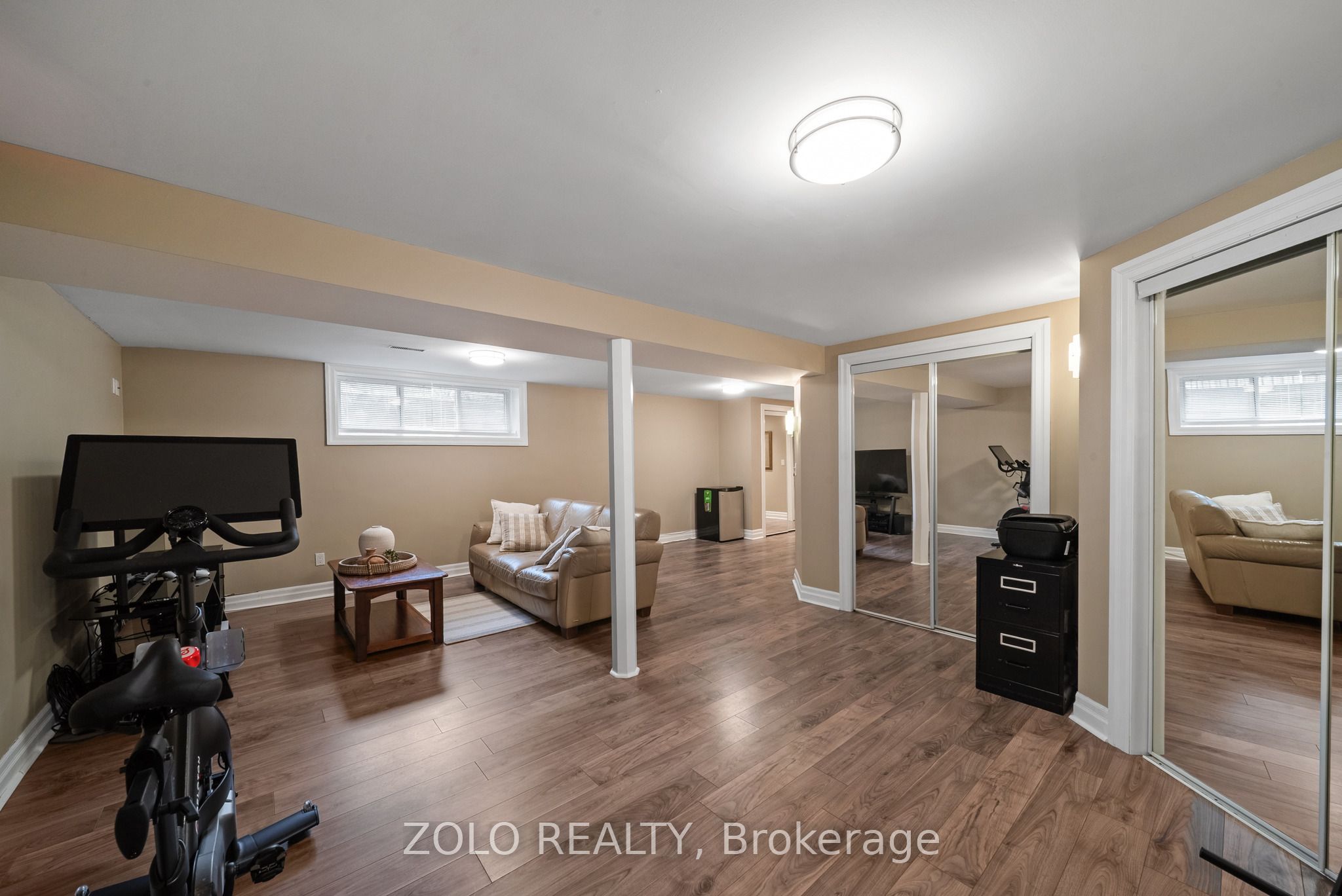 6911b Hickling Crescent Property Photo 32