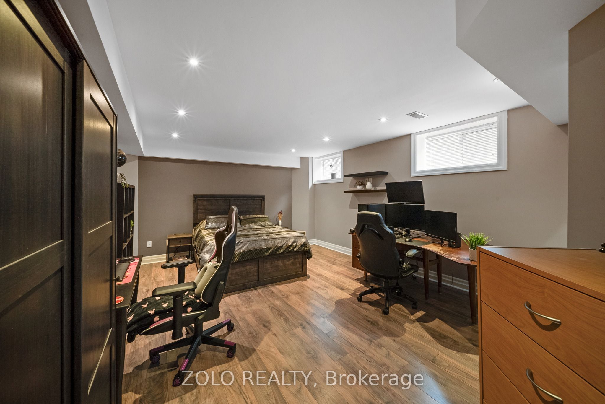 6911b Hickling Crescent Property Photo 37