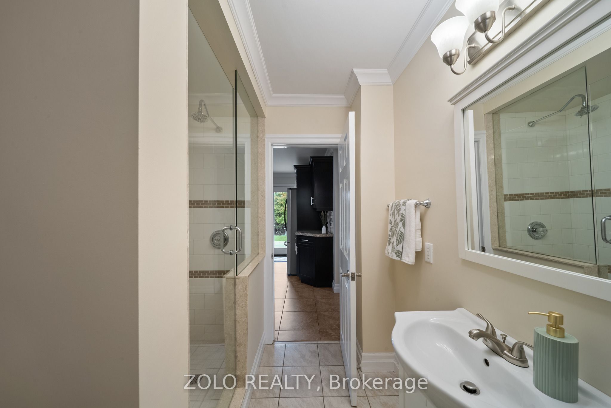 6911b Hickling Crescent Property Photo 39