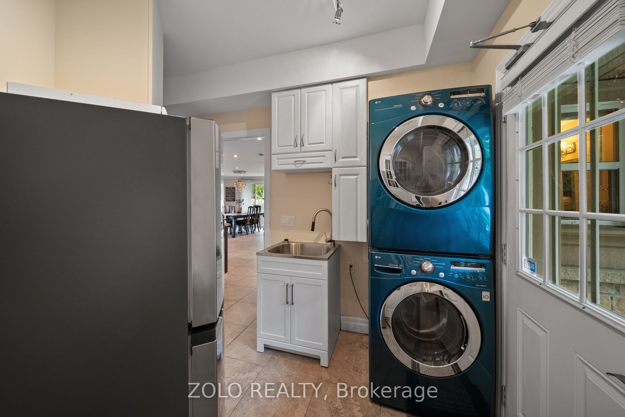 6911b Hickling Crescent Property Photo 43