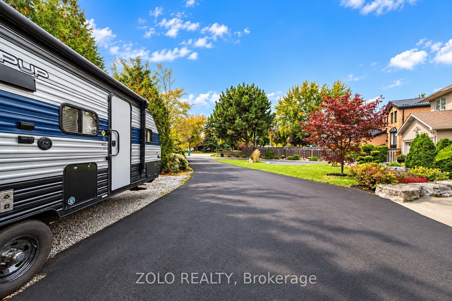 6911b Hickling Crescent Property Photo 44