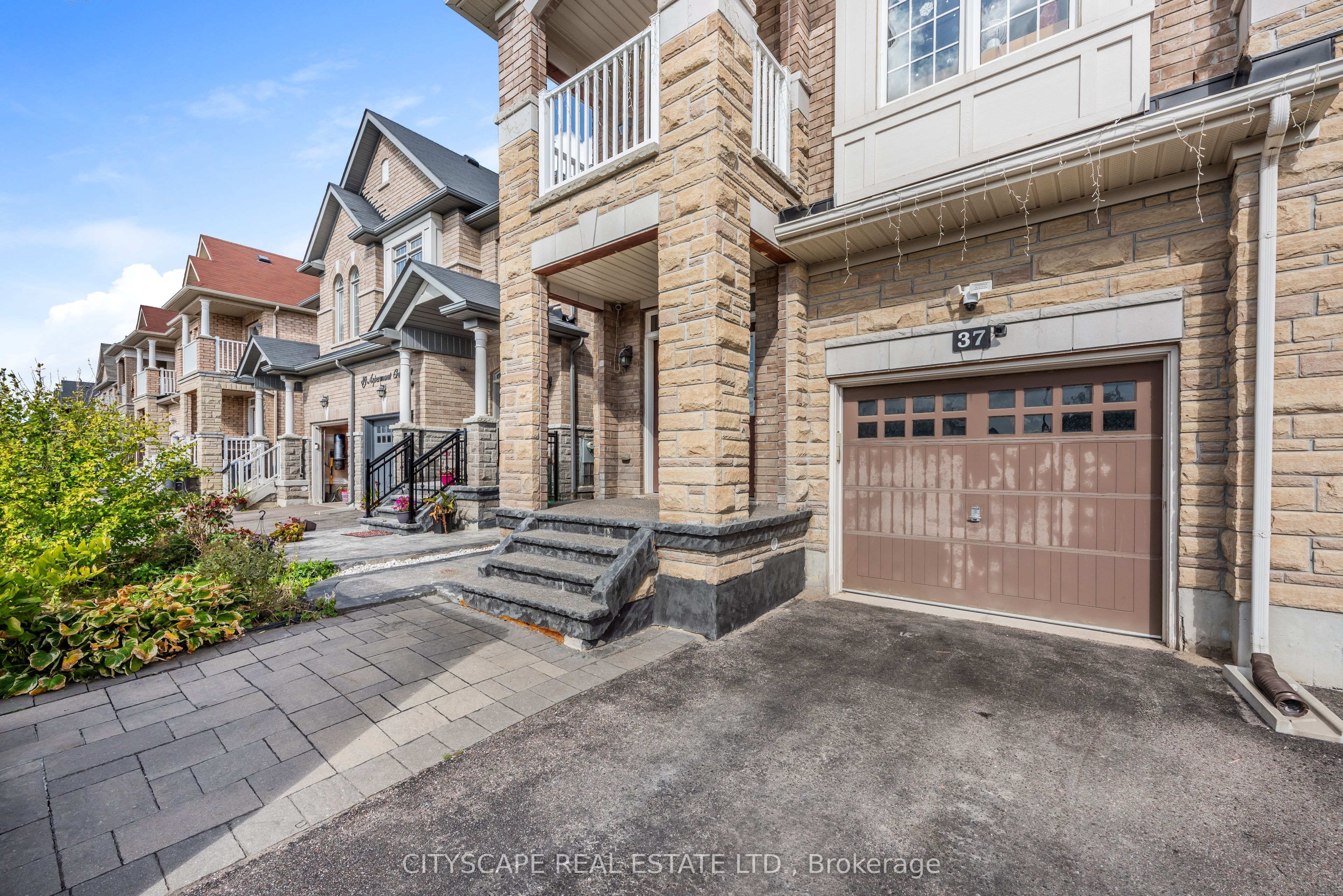 37 Aspermont Crescent Property Photo 1