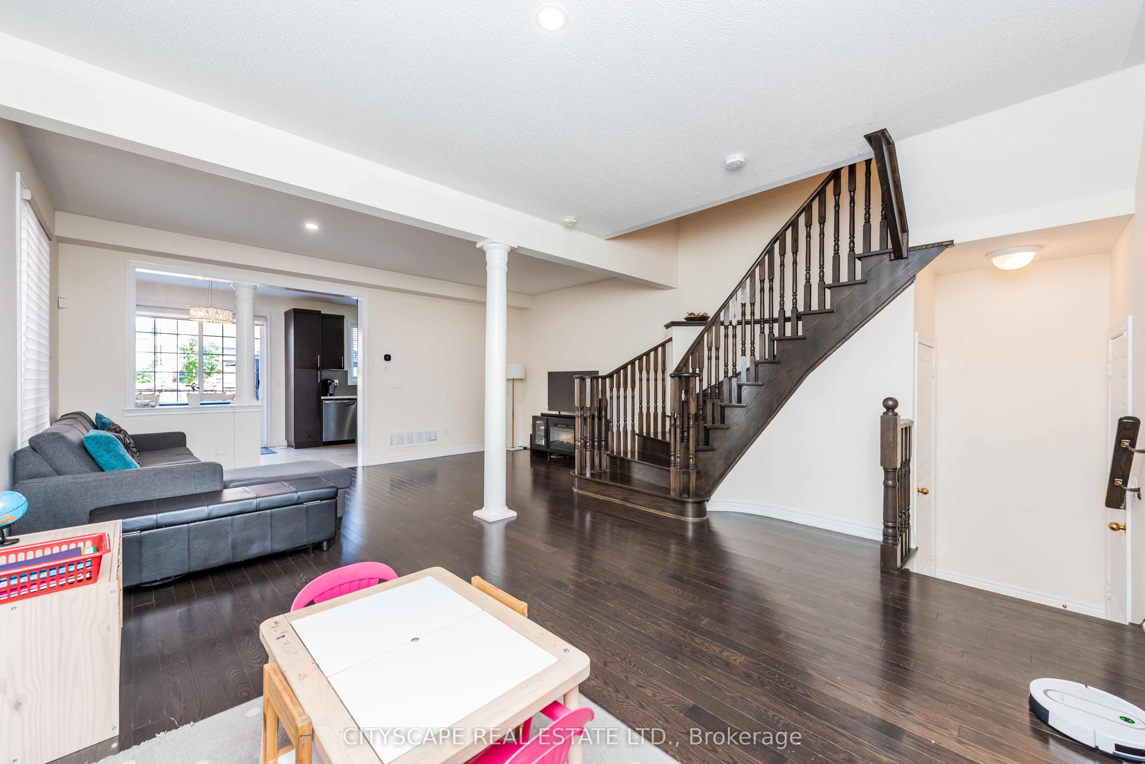 37 Aspermont Crescent Property Photo 6