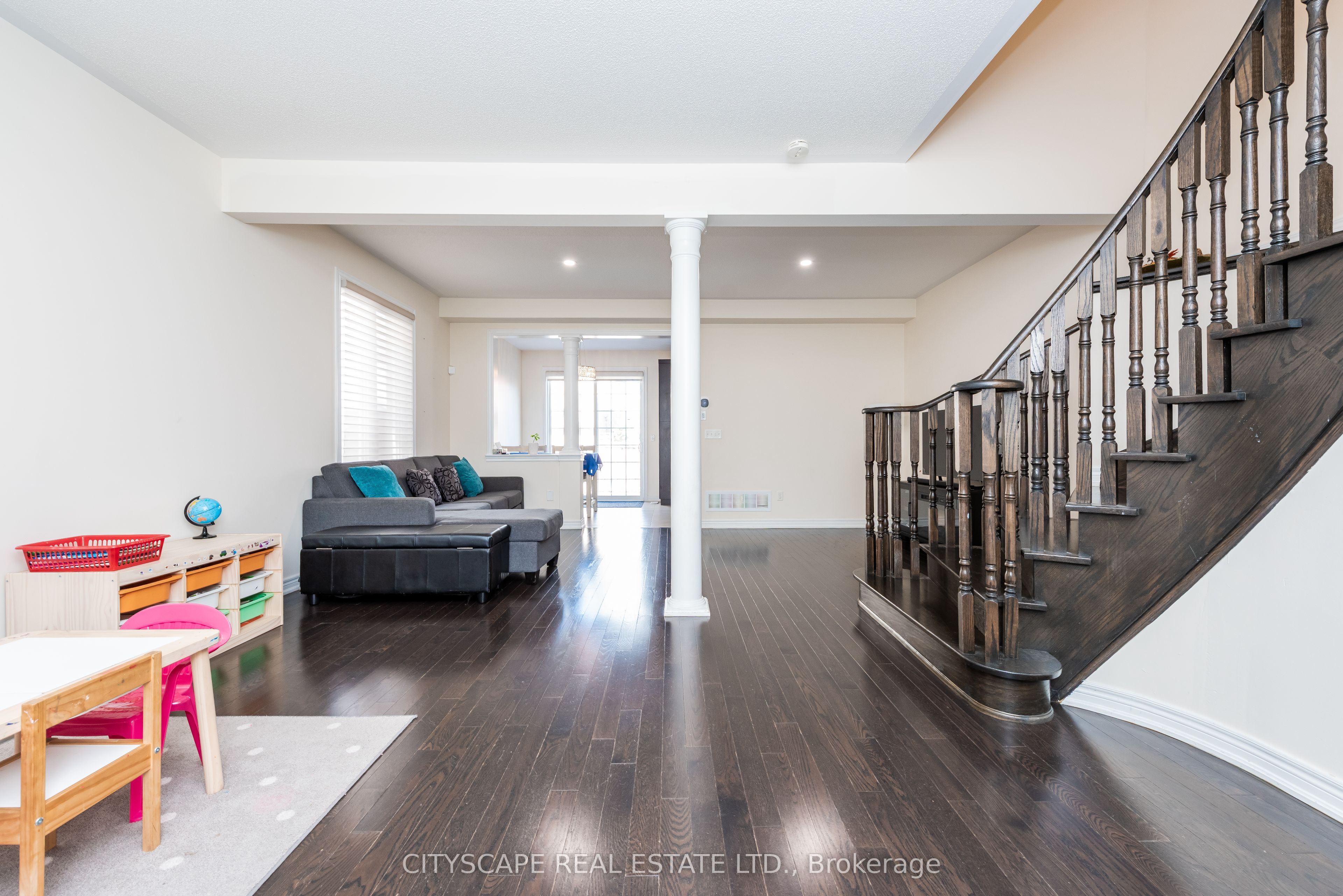 37 Aspermont Crescent Property Photo 8