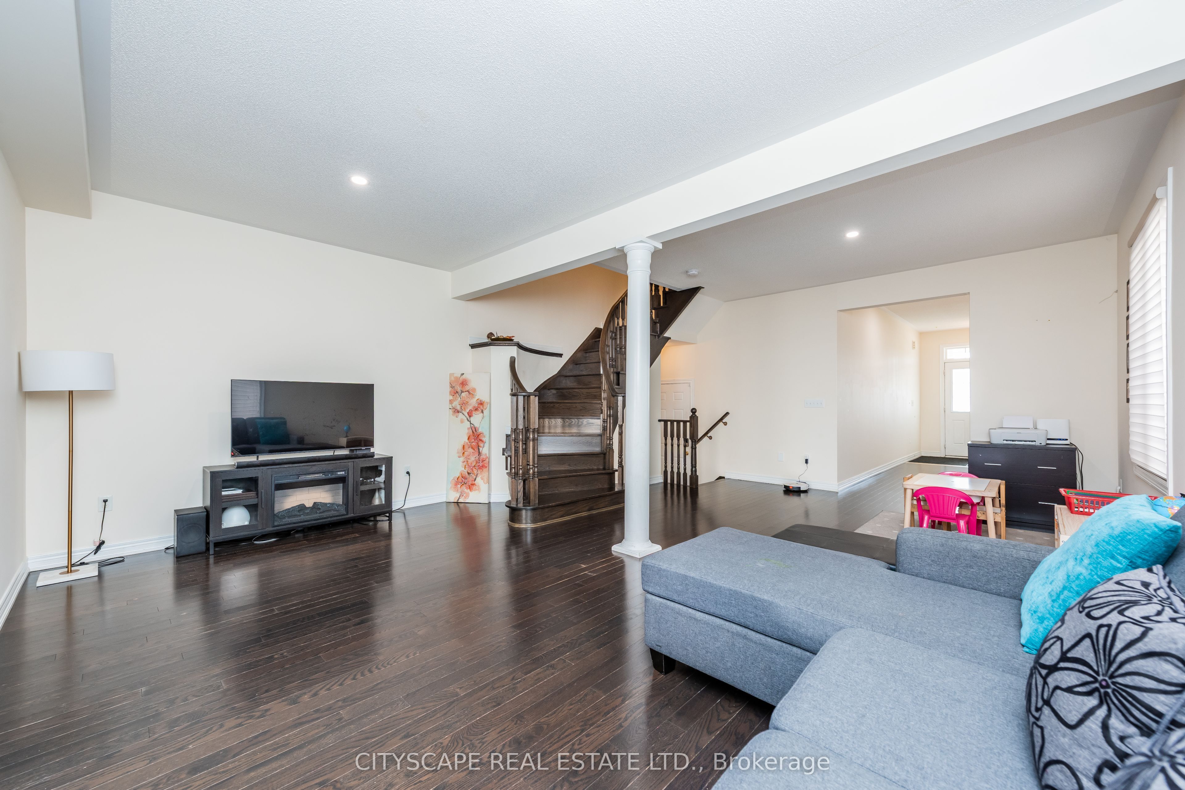 37 Aspermont Crescent Property Photo 10