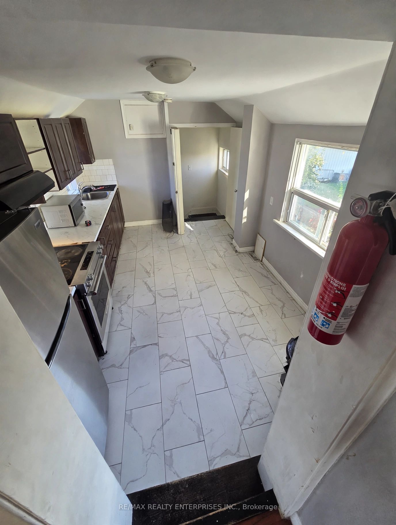 8 Victoria Street E Property Photo 8