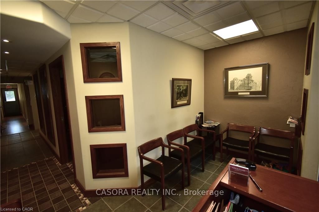 1025 Waterdown Road Property Photo 3