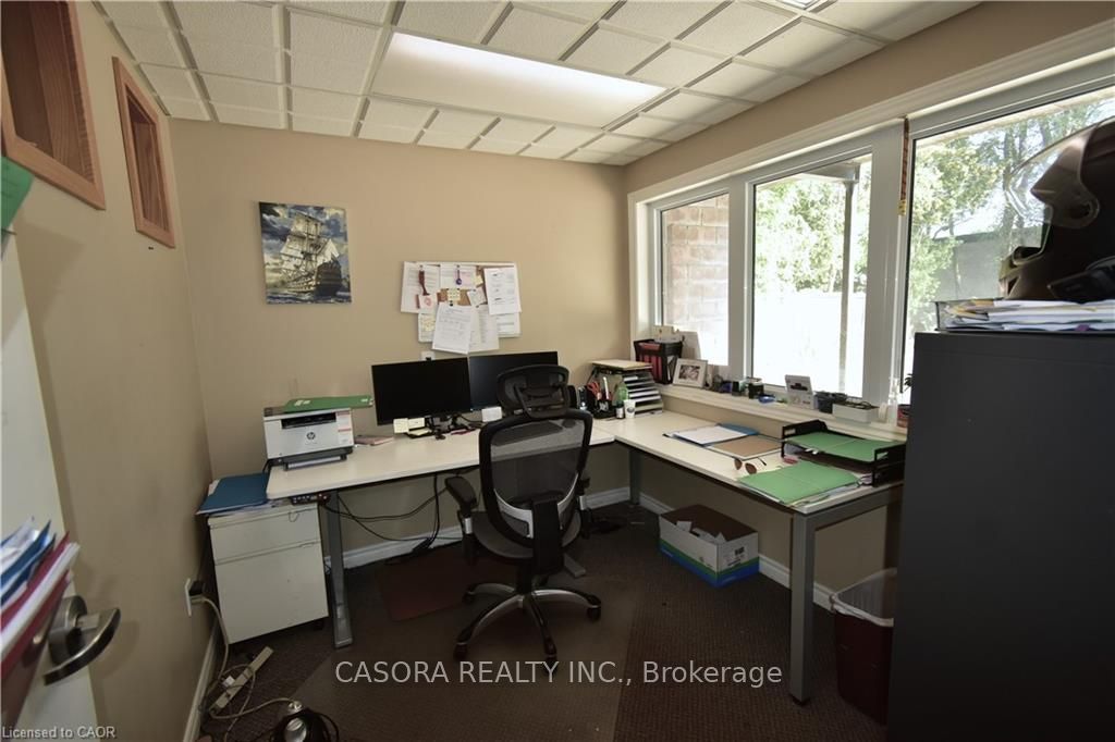 1025 Waterdown Road Property Photo 10
