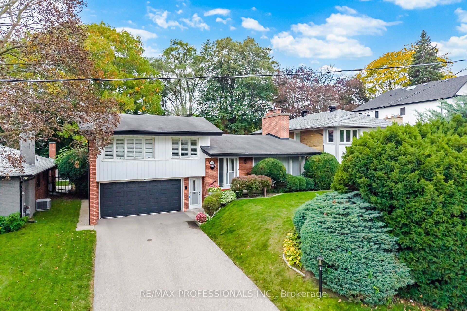 9 Humber Ridge Drive Property Photo 2