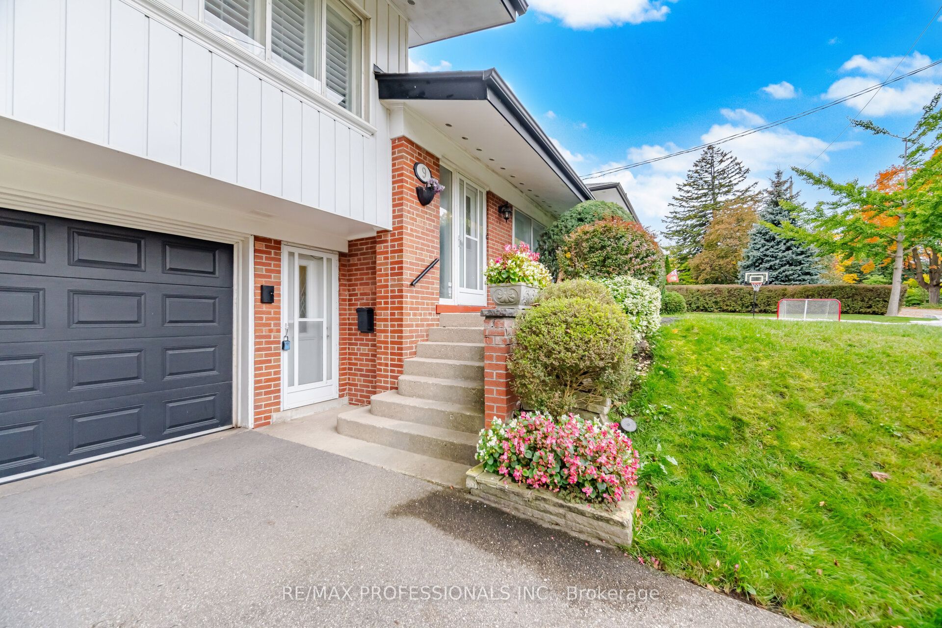 9 Humber Ridge Drive Property Photo 3