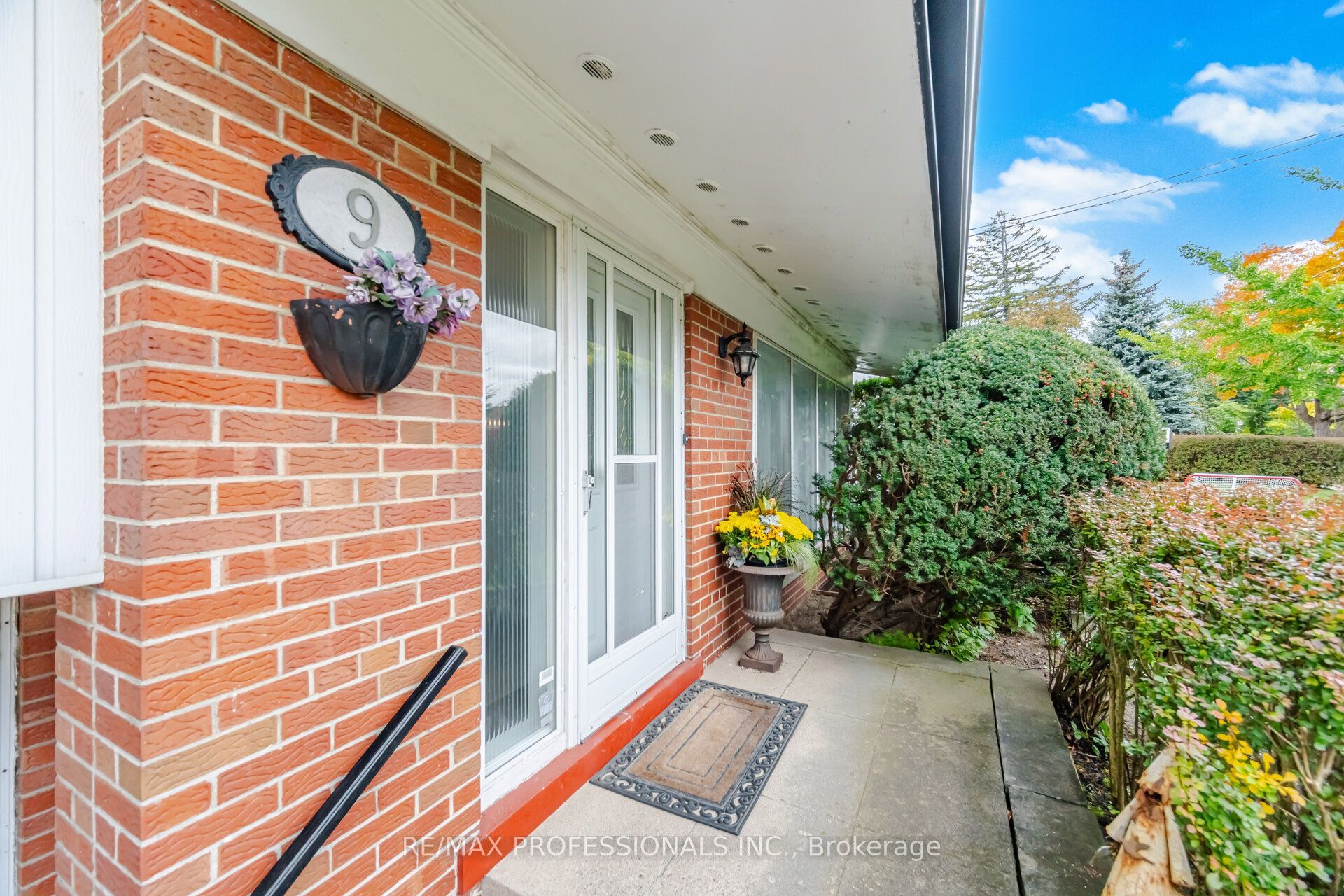 9 Humber Ridge Drive Property Photo 4