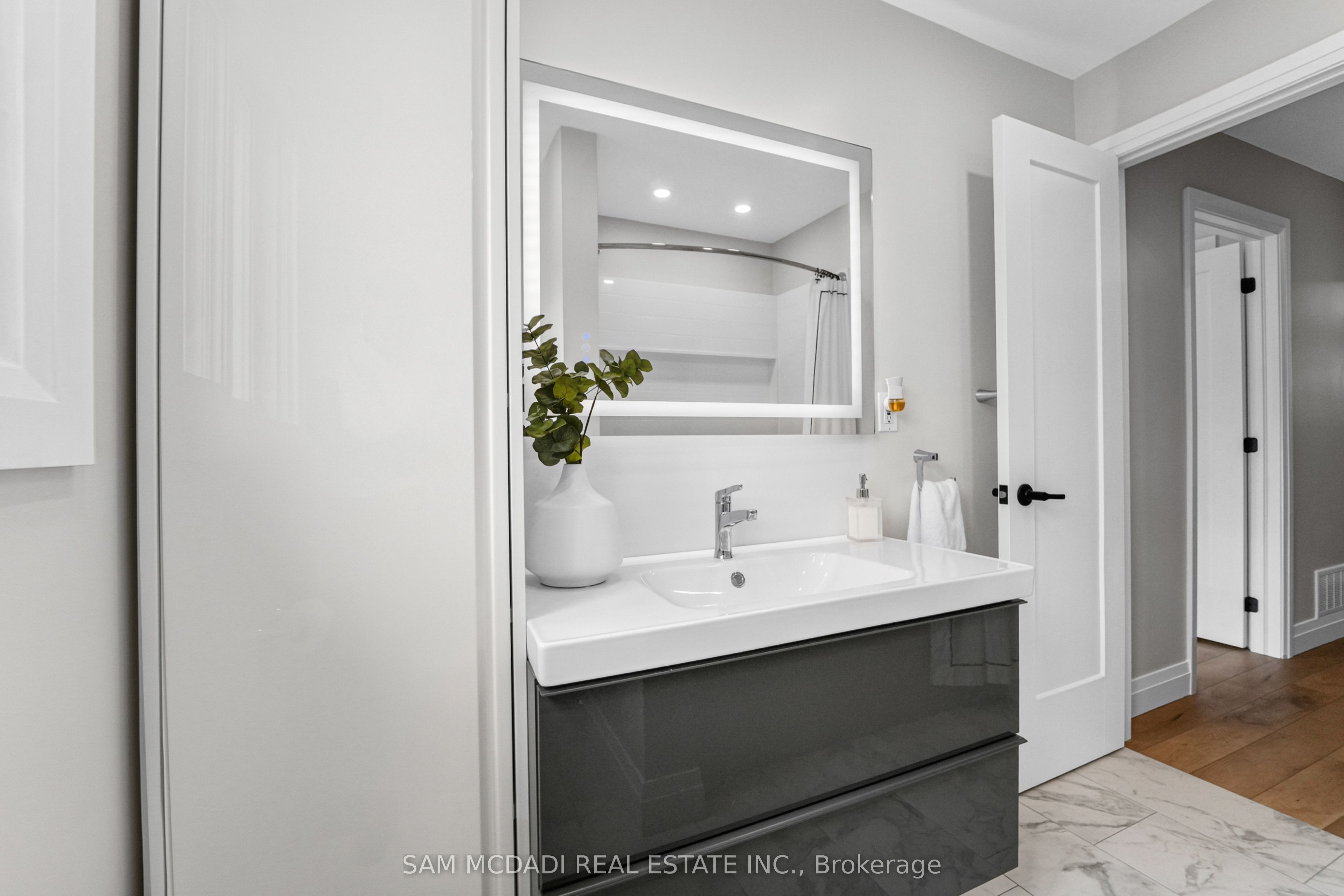 400 Mississauga Valley Boulevard 157 Property Photo 24