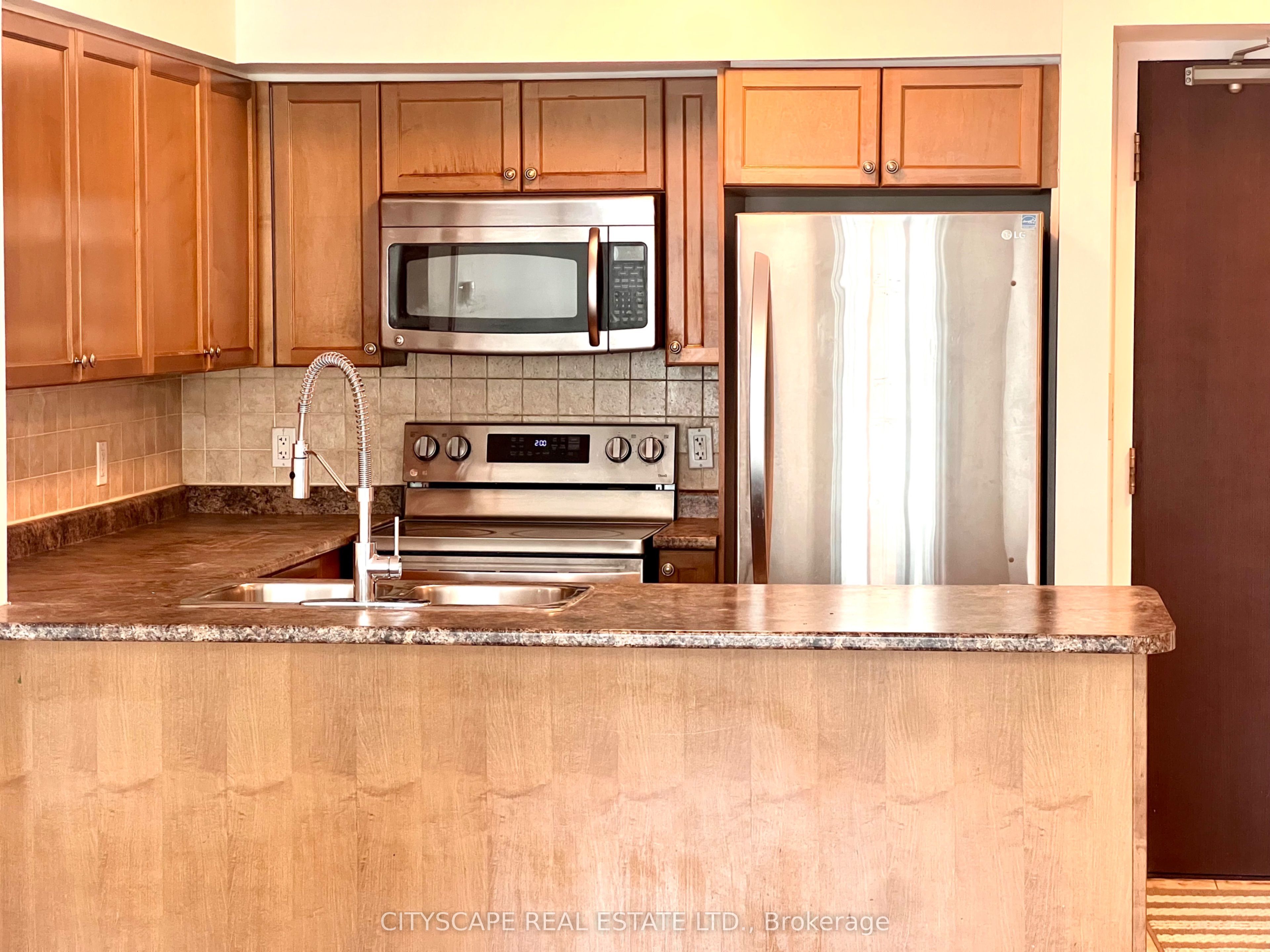 335 Rathburn Road 1808 Property Photo 3