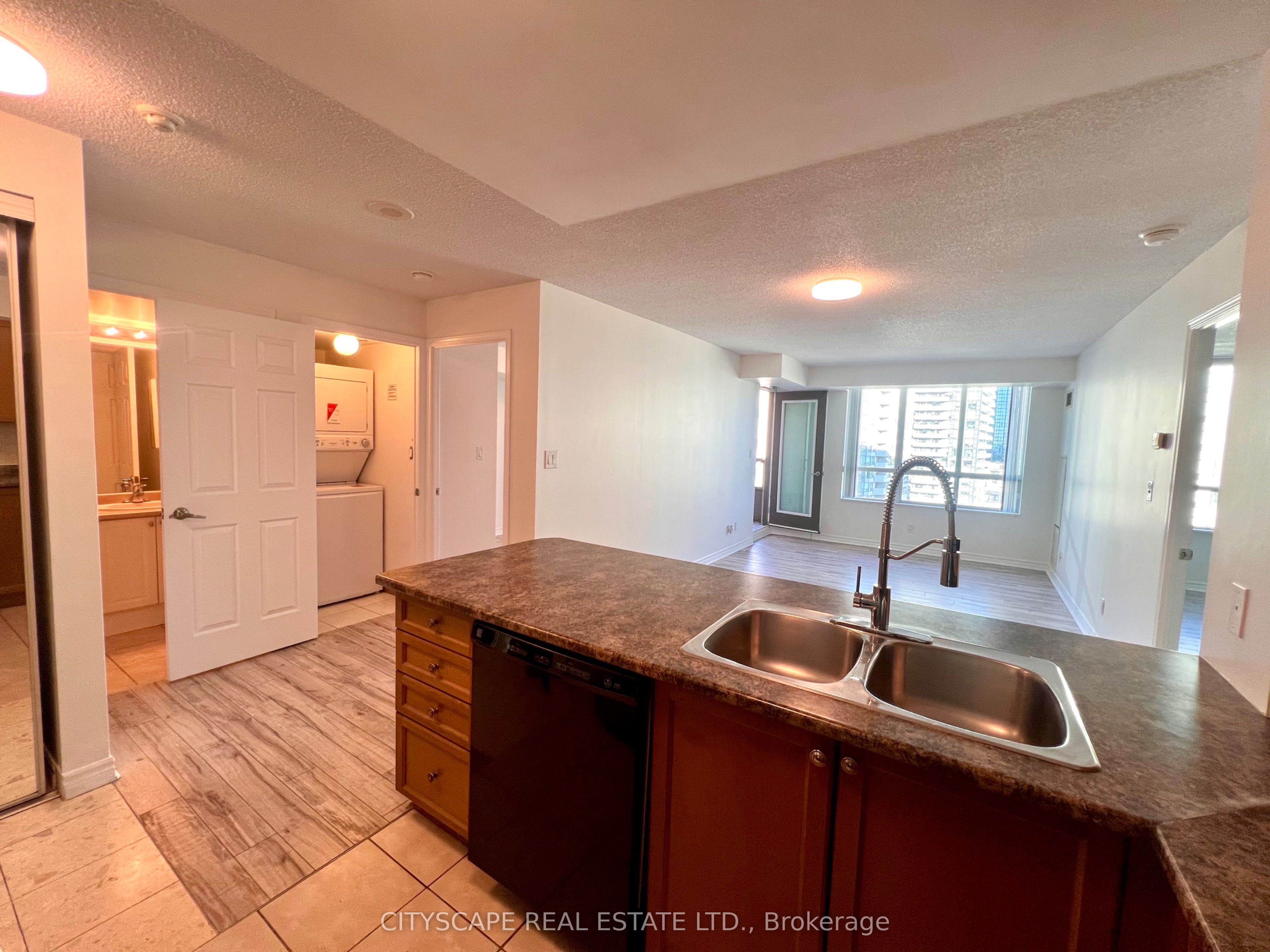 335 Rathburn Road 1808 Property Photo 4