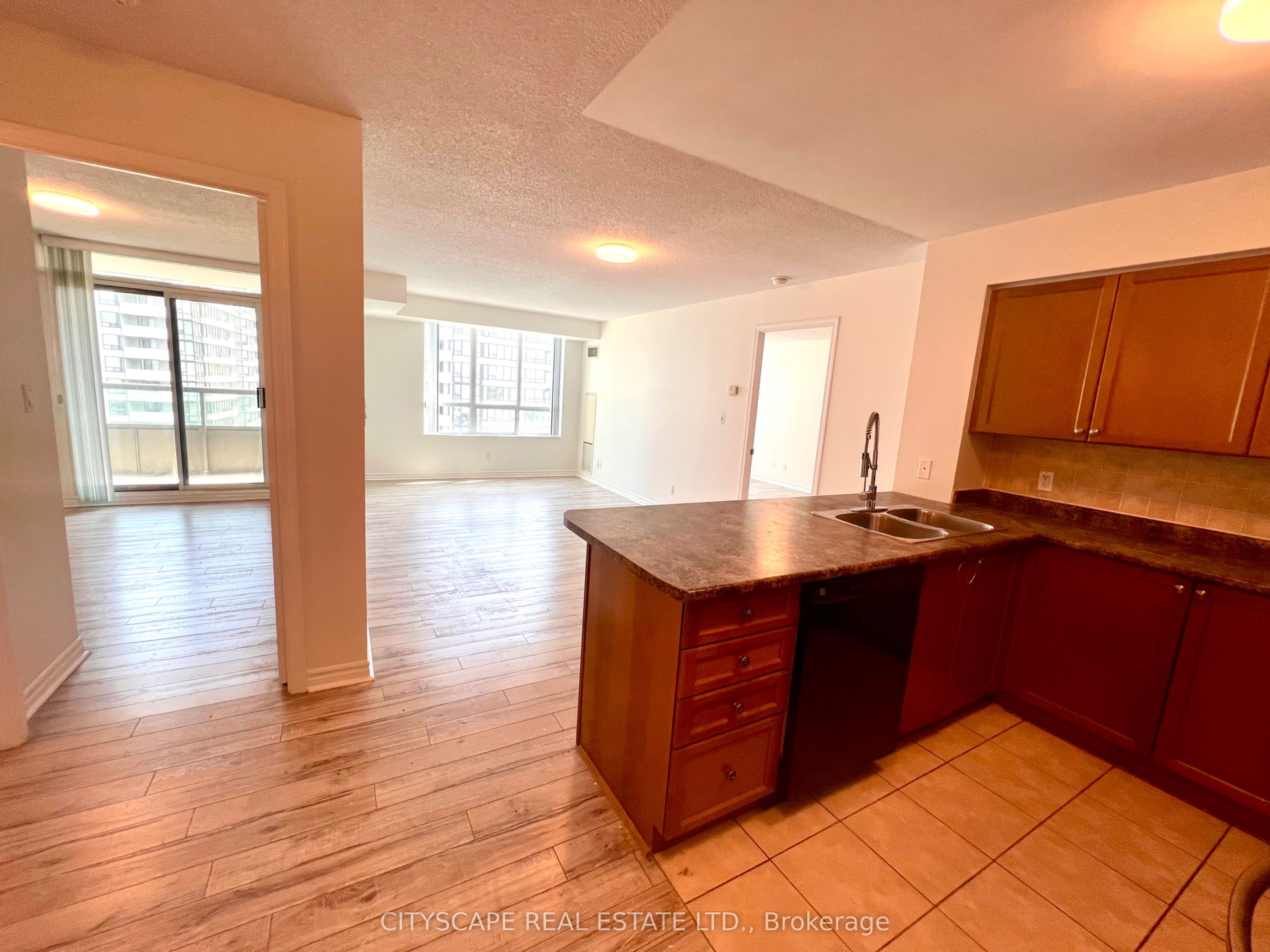 335 Rathburn Road 1808 Property Photo 5