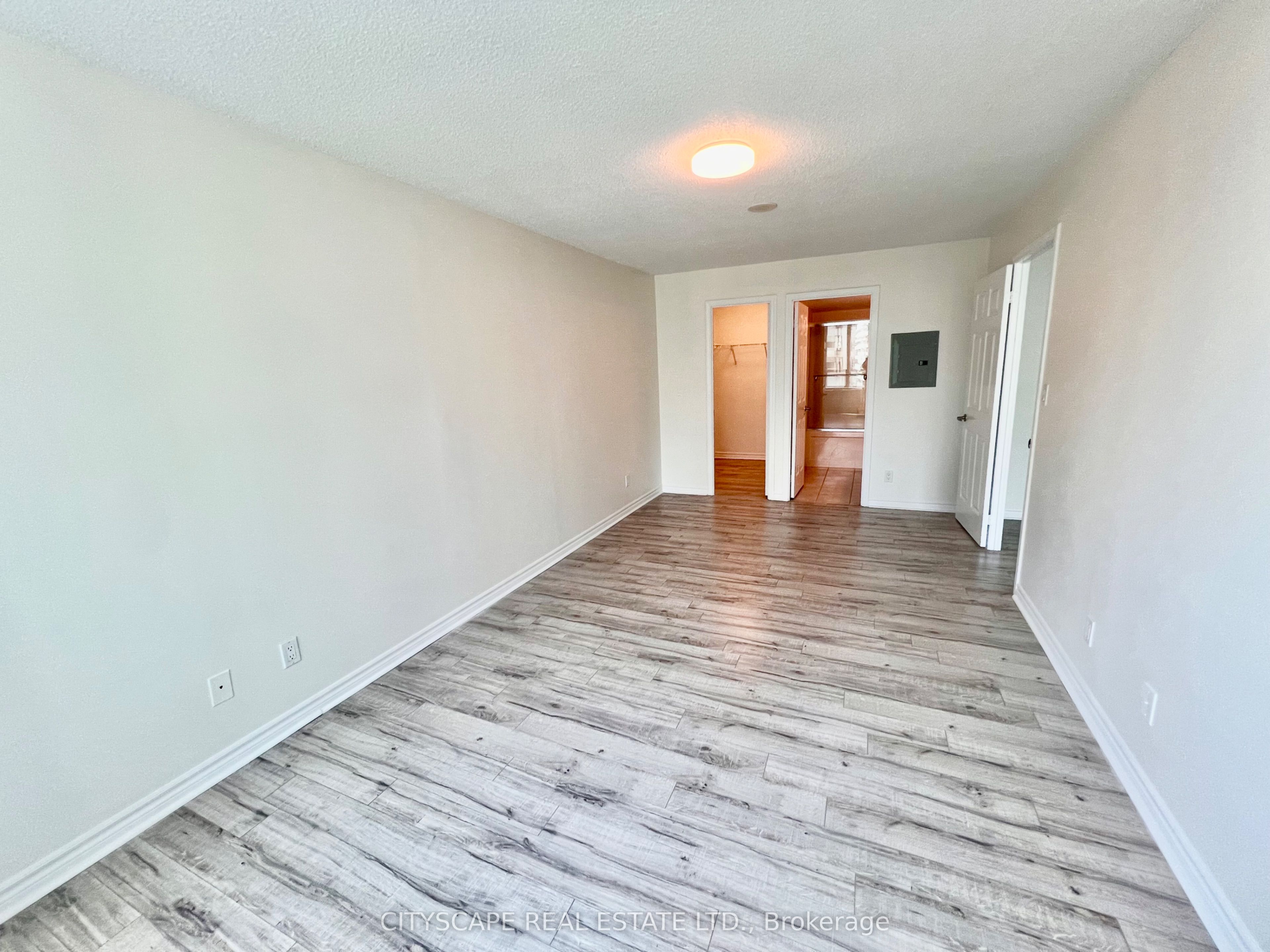 335 Rathburn Road 1808 Property Photo 8