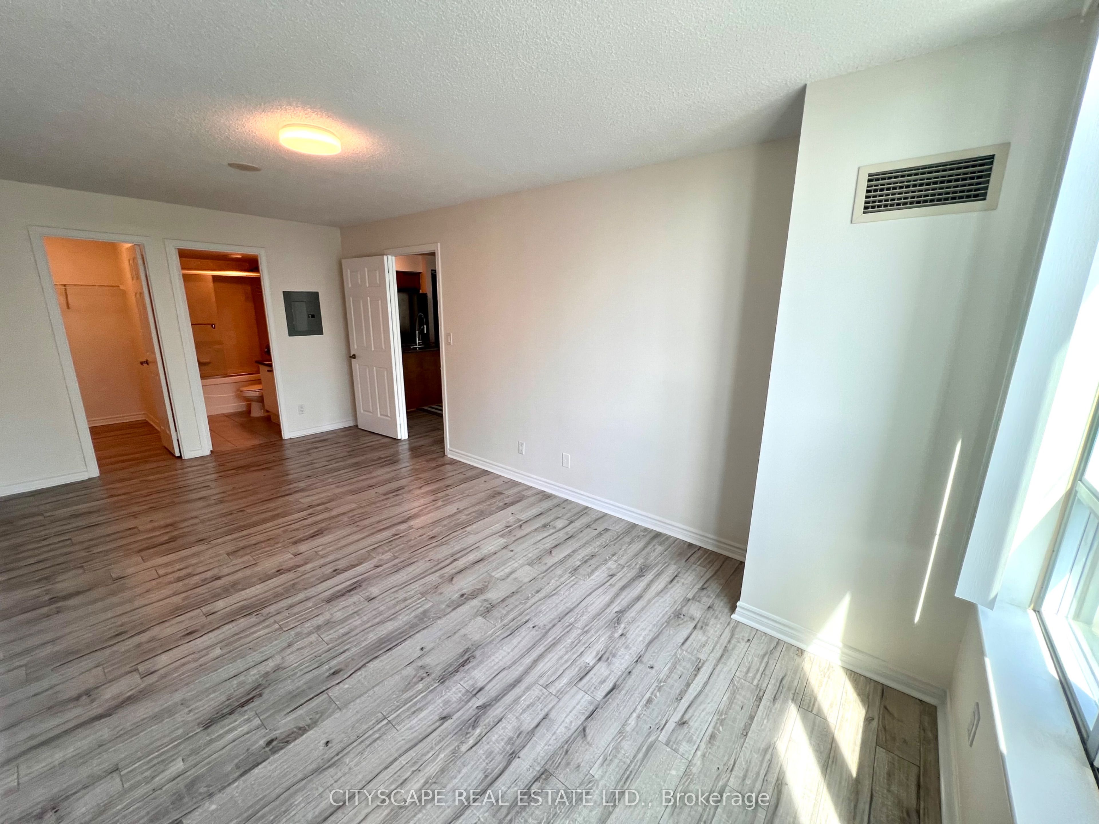 335 Rathburn Road 1808 Property Photo 9