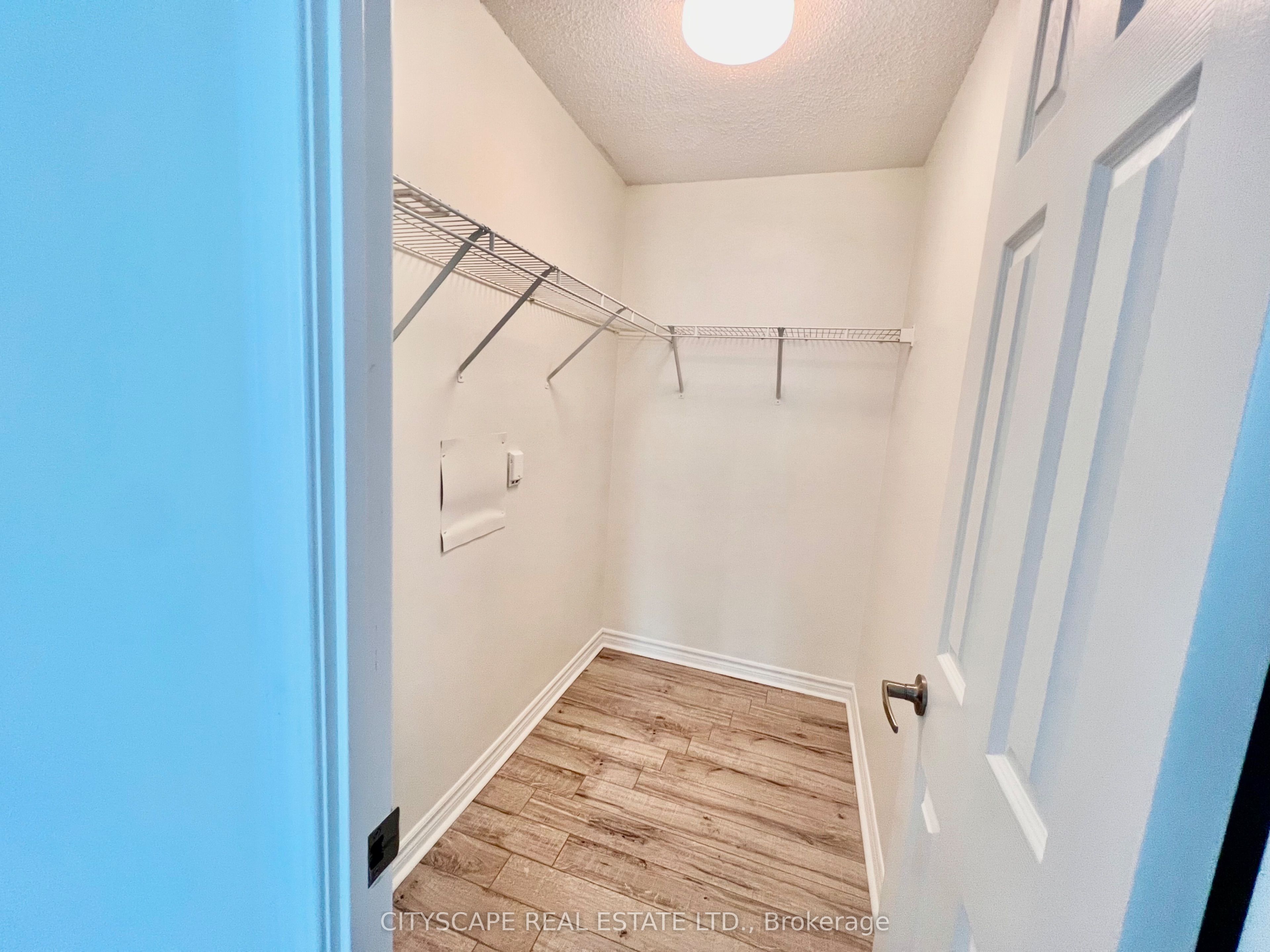 335 Rathburn Road 1808 Property Photo 11