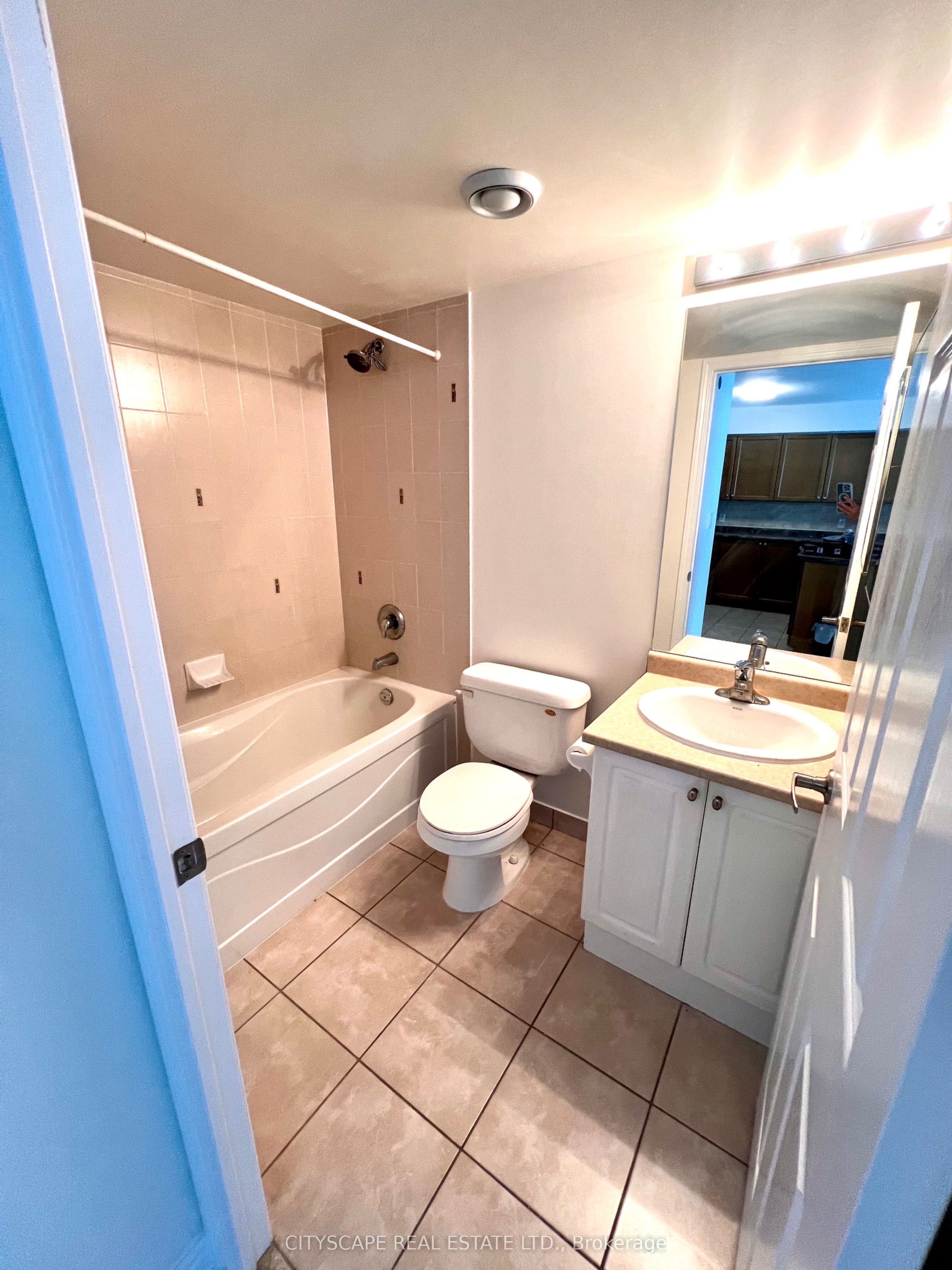 335 Rathburn Road 1808 Property Photo 14