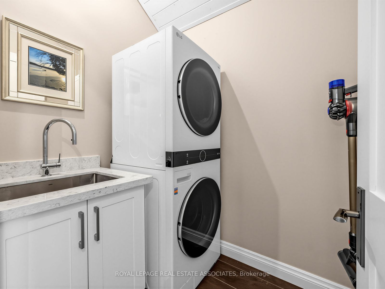 41 Ringley Avenue Property Photo 24