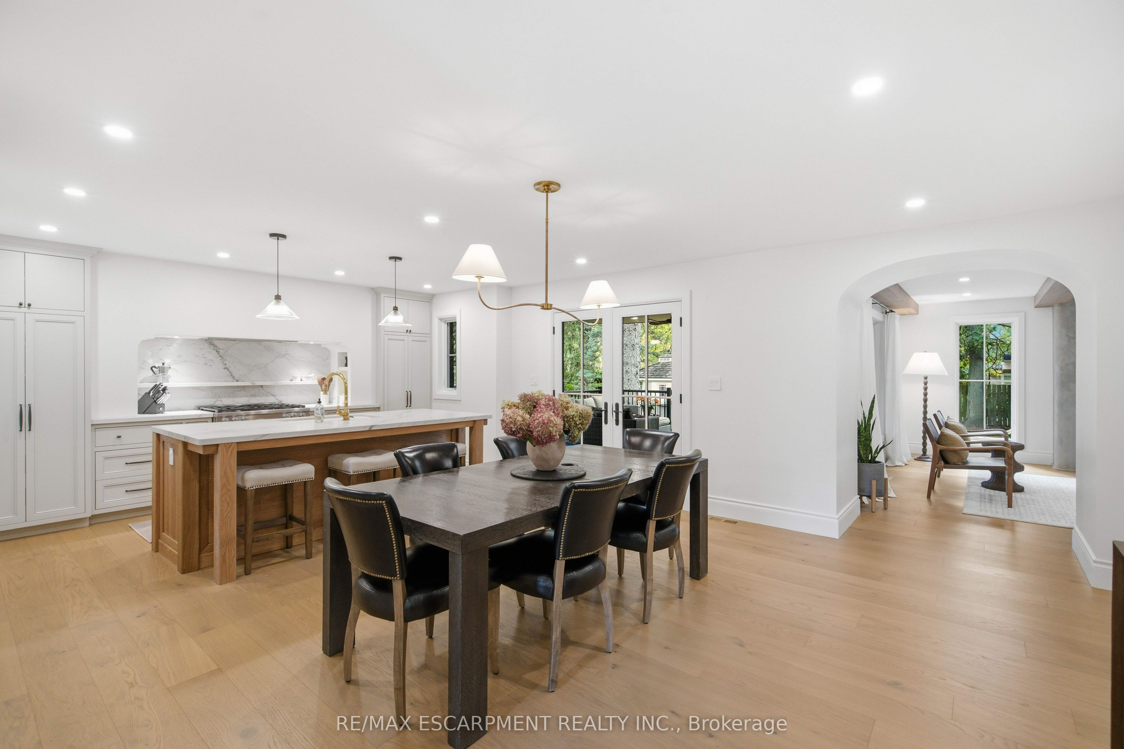 890 Forest Glen Avenue Property Photo 7
